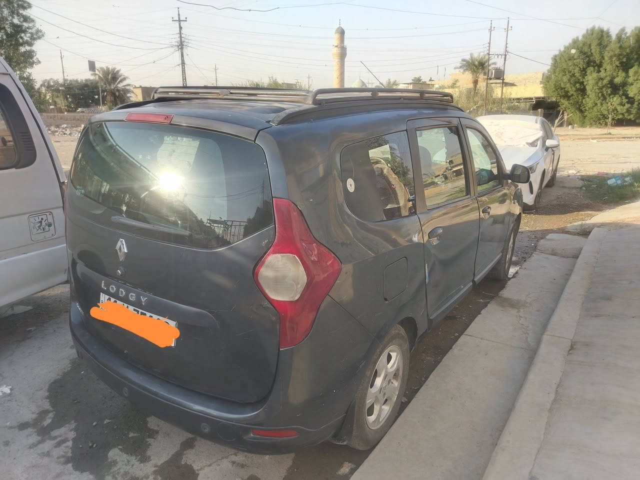 رينو لودجي 7 راكب موديل ١٤ گير محرك تمام بيه باب السايق صبغ الباقي مكفول تبريد حداديه تخم تاير السعر ٥٨ للاستفسار ***********
