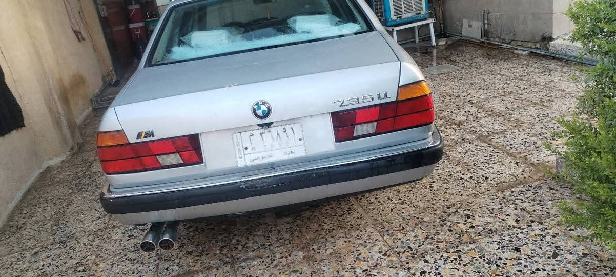 السلام عليكم 
بي ام 735 سياره حلوه ونضيفه مصبوغه جماليه  محرك جديد
تبريد ثلج بيه  لايت زنون 
***********/***********
مكان السياره بغداد/ابي اغريب/حي الرساله
ملاحضه/اذا اكو مراوس حسب القناعه 
السعر 55 وبيه مجال حك الجيه

