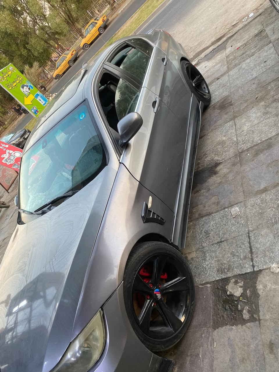 السلام عليكم للبيع e90 موديل 2009  
رقم بغداد انكليزي بسمي  
محرك وكير e46 
السياره يرادلهه ترتيب وسعرهه كلش مناسب 
مكان السياره بغداد الشعلة ***********
