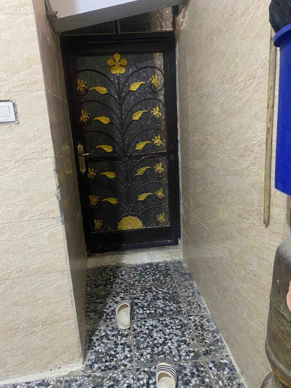 بيت للبيع 120 متر طابو زراعي سند 25 قرار محكمة مشمول بالتطويب ومرقم من البلدية اساس وسقف كونكريت البناء طابوق بناء جناي جديد درجة اولى يحتوي البيت على غرفتين ومطبخ وصالة واستقبال وتخاريج داخلية خارجية وبيتونة كبيرة احدى الغرف غرفة سويت الموقع خلف مجمع الشبيلي مباشرة طريق البيت دخول وخروج على مجمع الشبيلي السعر 45 مليون وقابل للتفاوض للأستفسار واتساب ***********

مكتب الموسوي للوسائط العقارية مستعدون لأستقبال عروضكم التجارية والزراعية والسكنية بيع وشراء رهان ايجار
