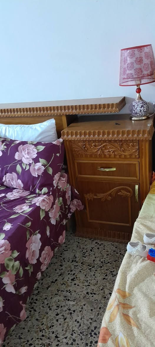 غرفة نوم مستعملة شي قليل نظافة فول
المكان حي الوحدة
السعر 975 الف وبيها مجال
رقم التلفون ***********
