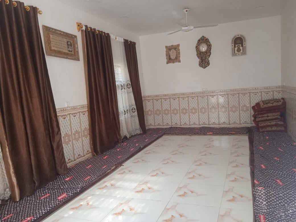سلام عليكم بيت البيع
البيت زراعي 
المساحه 600 البناء 230 درجه اولى
 البناءالسقوف صب كونكريت درجه اولى الشغل
الموقع محاويل حي ابوسديره 
مكلف بيه 
سعر ٧٠وبيه مجال 
***********
