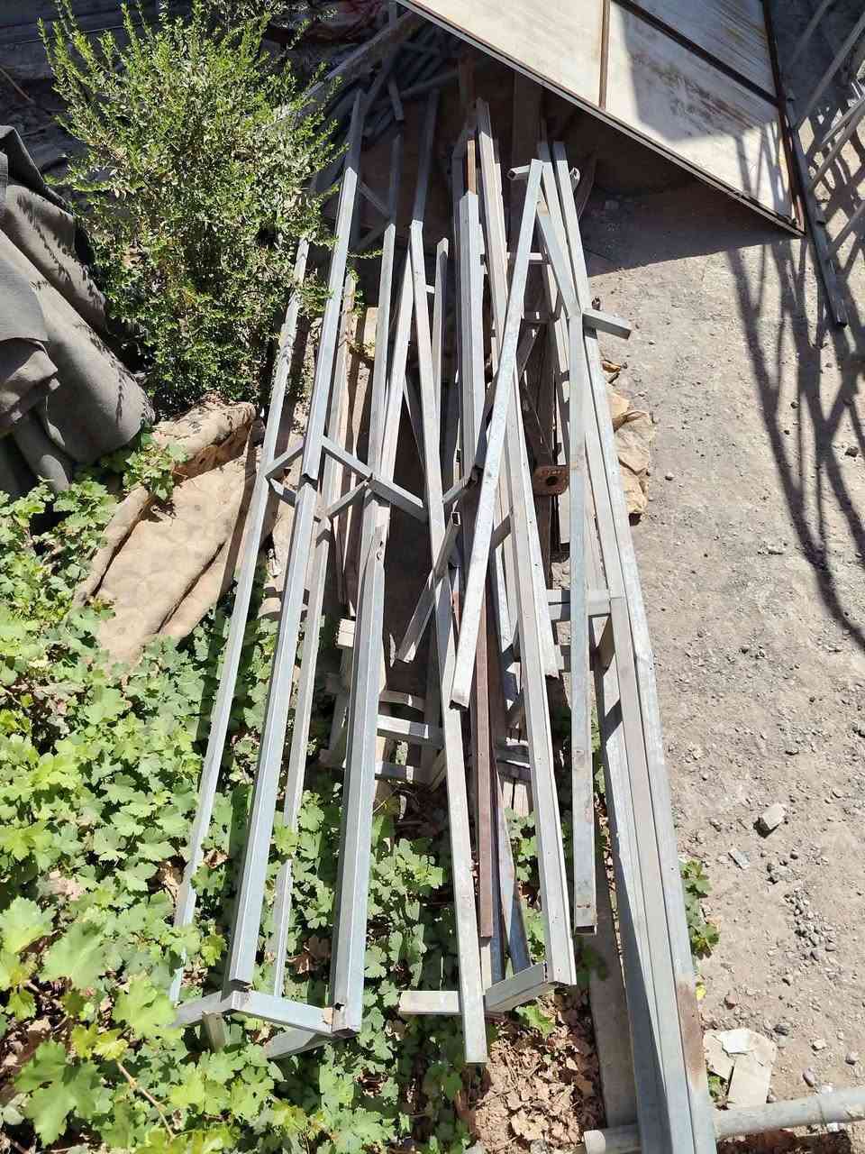 للبيع حدايد مال اعلان عدد كبير
السعر 250 وبيه مجال
