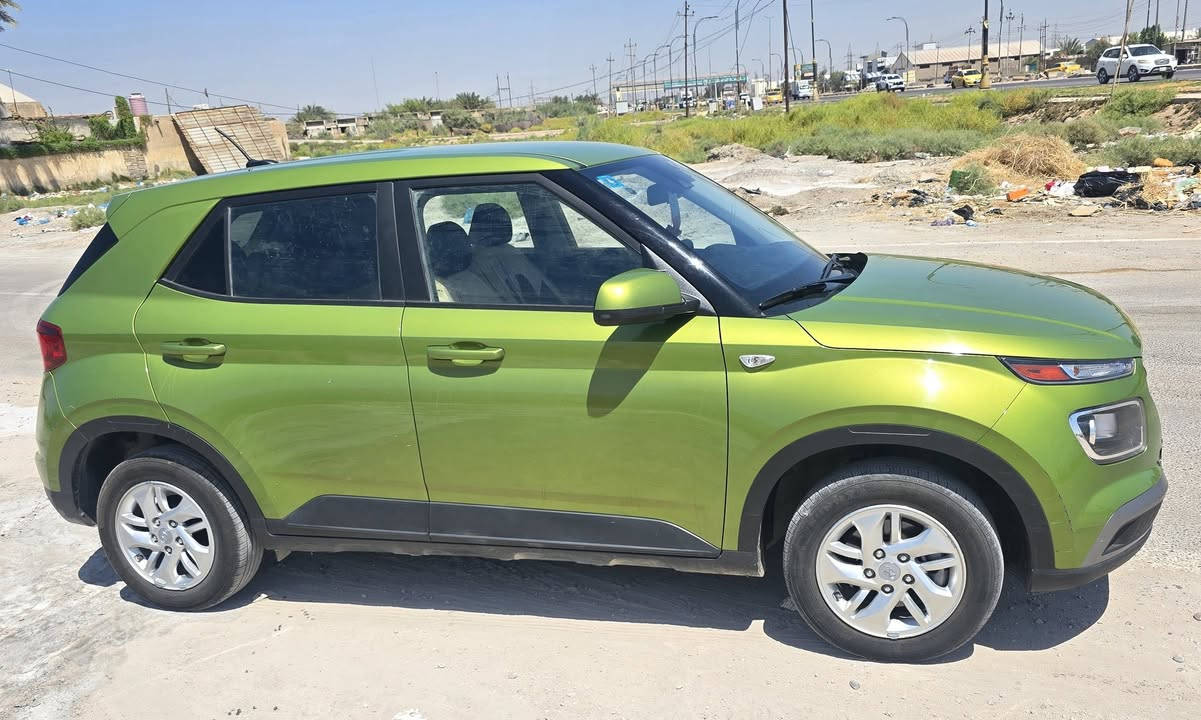 سلام عليكم  هوندي فينو  رقم بغداد 
 Hyundai Venue) موديل 2023 - بحالة الوكالة 🚗
بدون ضربة بدون صبغ فقط بارد بصندوك سونار موجود مع شرط فحص بي مكان 
محرك 1،6 دبل نوزل (أقتصادي وقوي )
محرك كير مفتوح شرط الفحص 
تحكم كامل بالمقود 
مثبت سرعة 
ردار امامي متطور 
توقف ذاتي عنده الطوارئ
شاشه كبيره لمس
كامره خلفية  دوار 
اشاره ضوئية  كبيره  على البجوانب 
مسافة مقطوعة 50 ميل فقط  
السعر 140 قابل التفاوض 
مكان بابل 
*********** بي وتساب
***********
