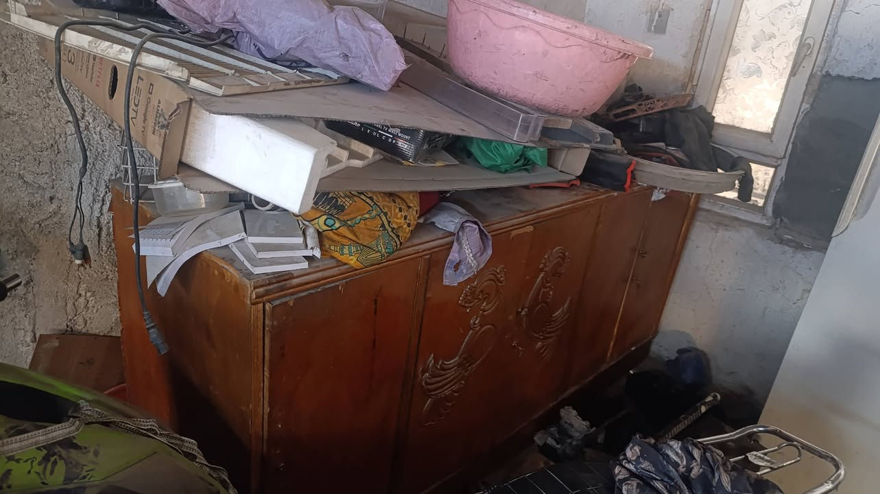 يا الله بوفيه ام خمس بيبان  ستعماله قليل ونضيفه بس يراتله ترتيب لين متروكه صاله سنه مامستعملينه سعره 100وبيه مجال قليل مكاني كربلاء شهداه سيف سعد رقكي ***********
