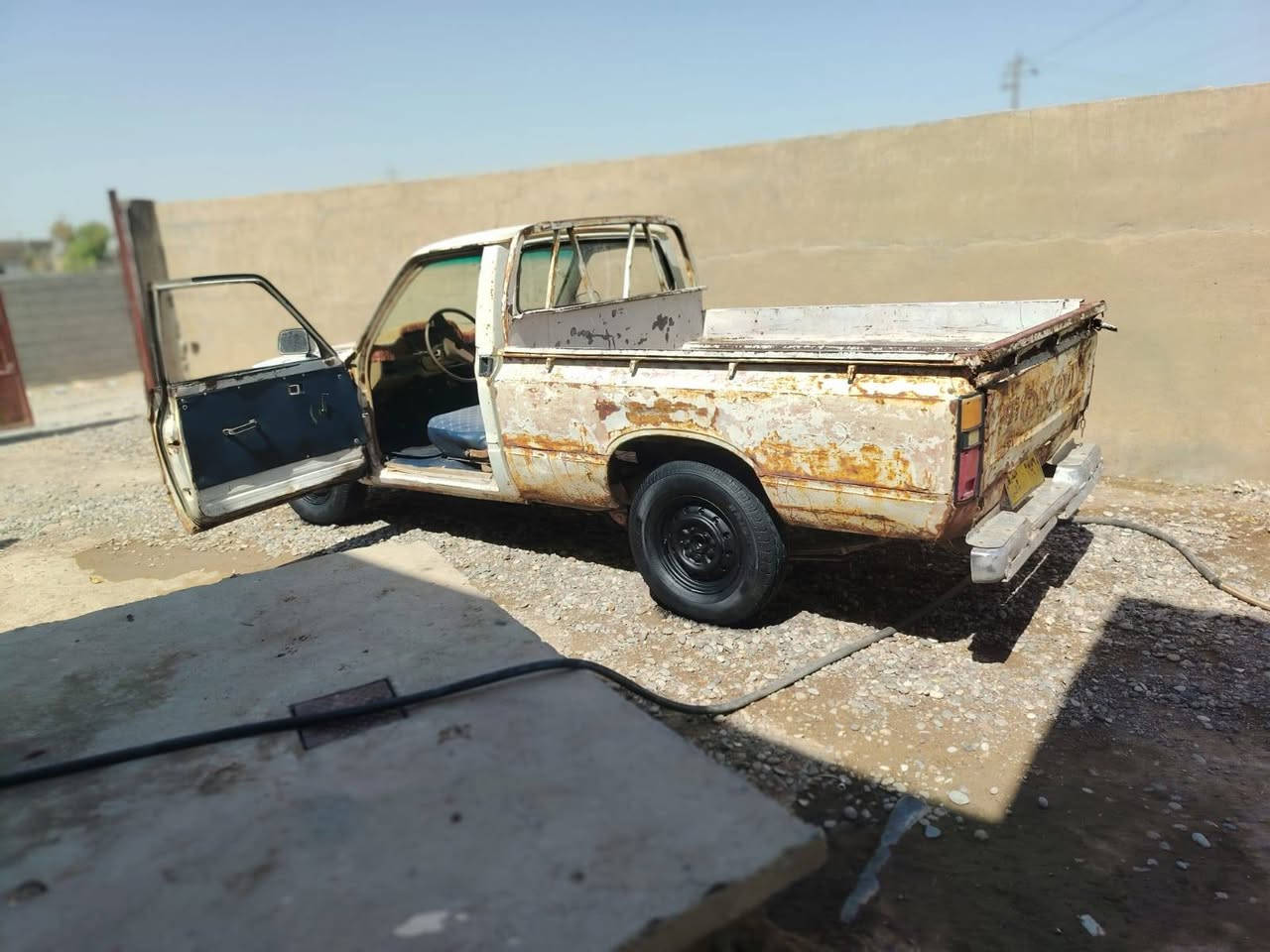 السلام عليكم ورحمه الله متاح ثمانينيه جاده للبيع رقم تاميم مميز وبطاقة بنزين وشرط التحويل والوكاله 
محرك جديد گير عادي جديد تبريد شتوي 
تدفئه صيفيه شاصي جديد بدون خياس اكسل جديد 
والگشر شوف العين بيه بعظ الحزاز ولكن بدون خياس 
وتخم تاير فوگ نص العمر وباتري جديد 
دوشمه جديده وكافي خلصن المواصفات 
خابر وتدلل 
 ***********

