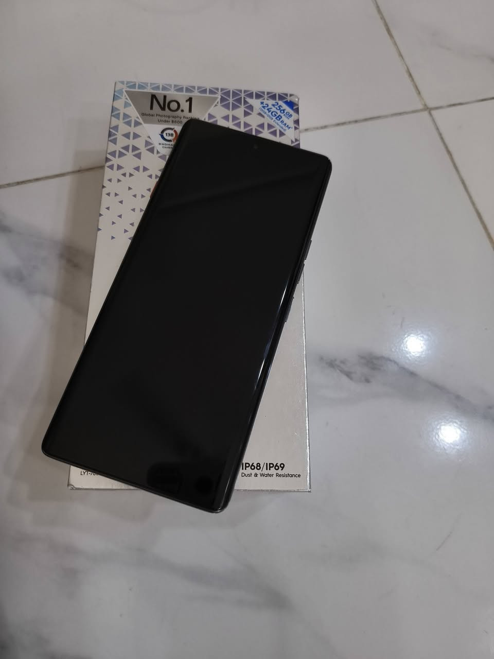 السلام عليكم...
جهاز للبيع، كامل ملحقات Tecno Camon 40 pro 5G
ذاكرة 256GB العشوائية 12GB.
بطارية 5200mAh.
شحن سريع جدا بشاحنته الأصلية 45W.
الجهاز جديد و إستخدامي الشخصي،سعر حلو كولش و باليحبه الله. 
*********** للإستفسار واتساب و على الرقم. ❤❤
