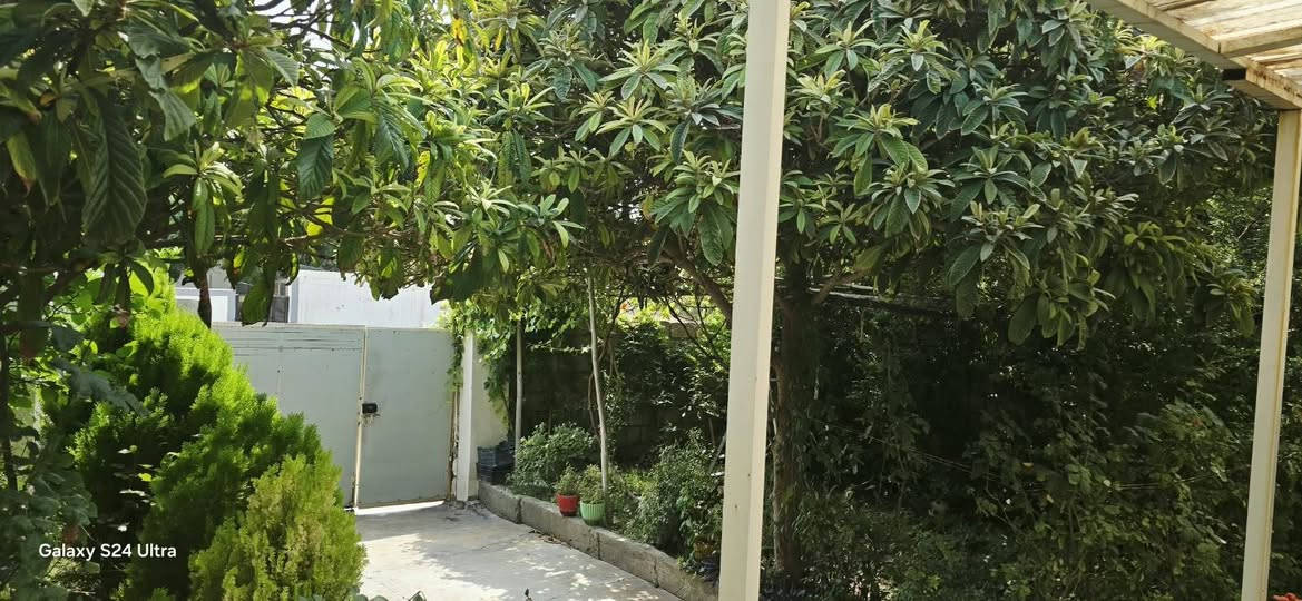 فرۆشتن و گۆڕینەوە خانوو ٢٠٠م بۆ فرۆشتن تاپۆ بنسلاوە خانووە ئێرانیەکان نزیک مزگەوتی ئەحمەدی پێک هاتووە لە دوو ژوورو مەتبەخ و ئاو دەست و حەمام حەدیقە بە نرخی زەوی ٥٦٠$ واتس ئاپ *********** أربيل, العراق
