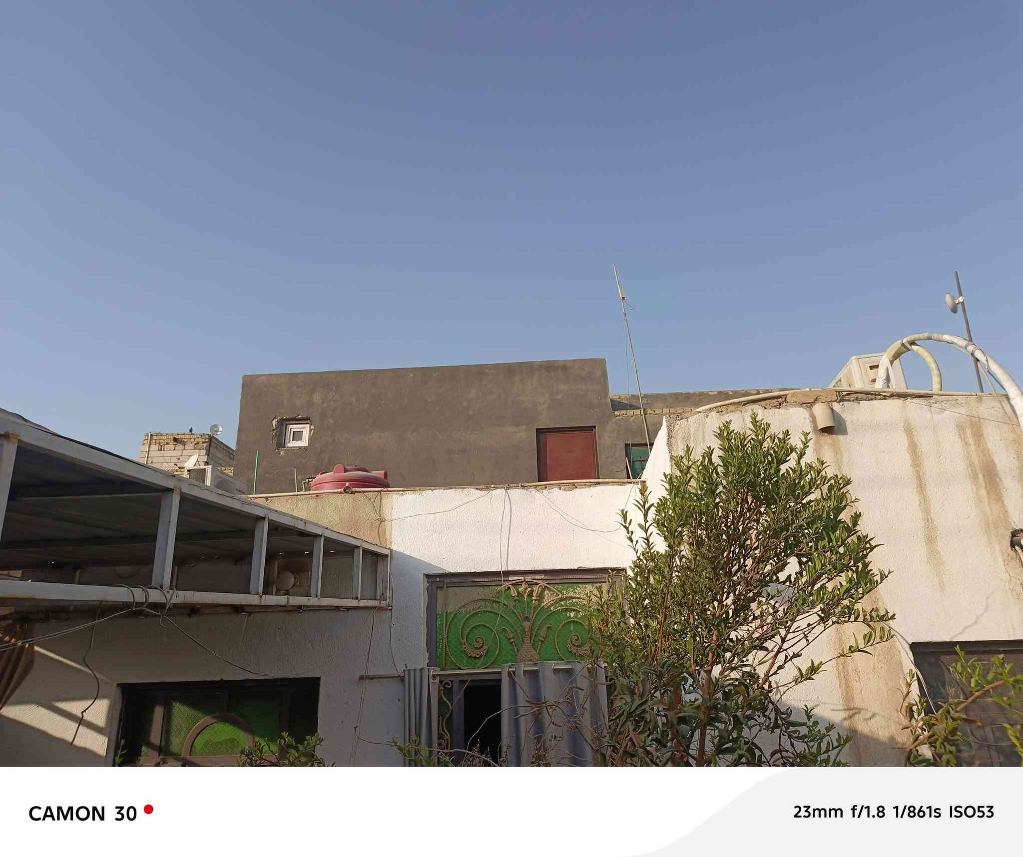بيت للبيع
الناصرية مدينة الصدر
شارع السوك
المساحة ٢٠٠ متر
طابو ملك
طابقين الطابق الأول:غرفتين ومطبخ وصالة وكلدور واستقبال وصحيات وحديقة وطارمة 
الطابق الثاني :غرفتين ومطبخ وكلدور 
للأستفسار :***********

نص مكتوب في الصور:
- CAMON 30  23mm f/1.8 1/923s ISO50
- CAMON 30 23mm f/1.8 1/81s ISO50
- CAMON 30 23mm f/1.8 1/113s ISO50
- CAMON 30
- 23mm f/1.8 1/861s ISO53
- CAMON 30 23mm f/1.8 1/60s ISO50