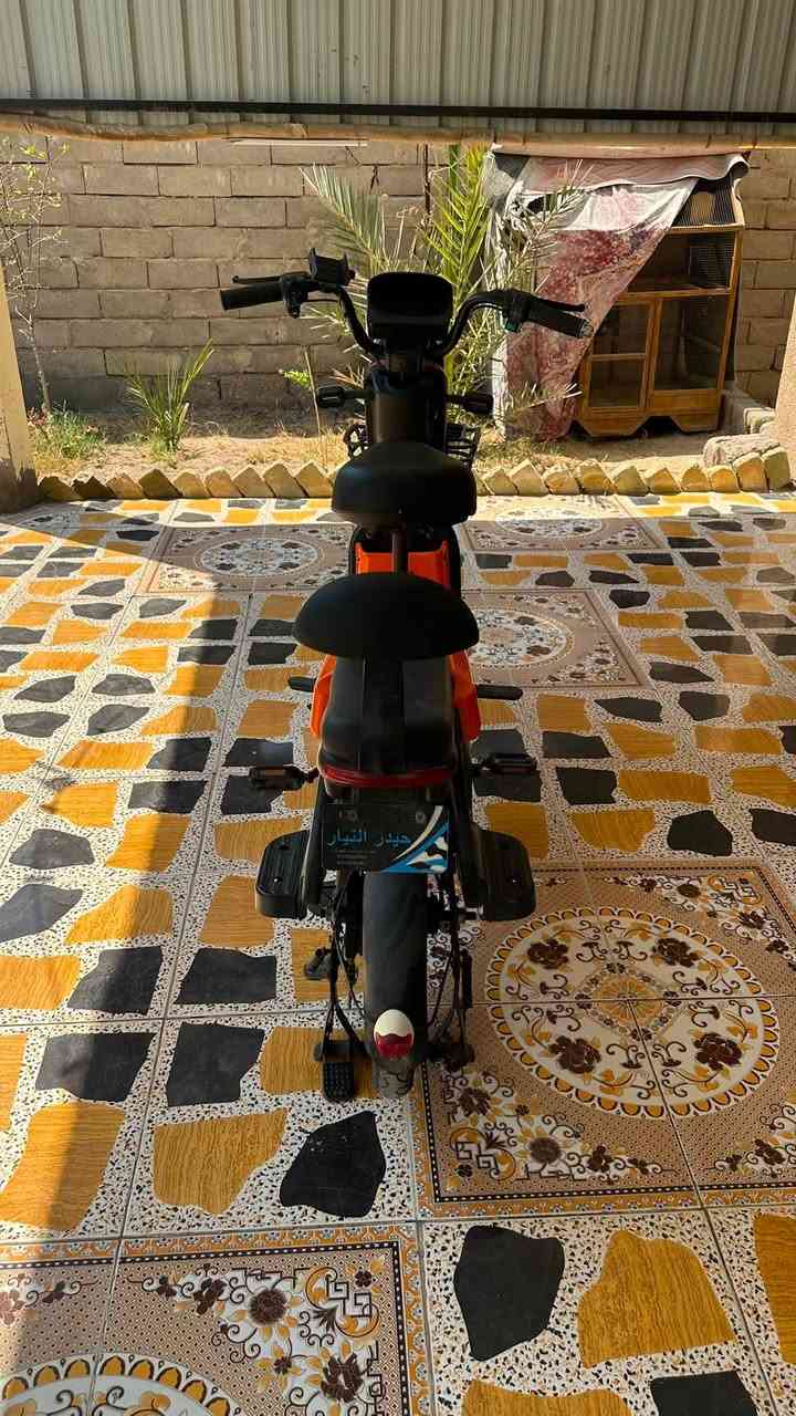سلام عليكم 
دراجه شحن للبيع نوع شركة وينلي حيدر النيار 
حجم 20 الدراجه نضيفه والبطاريات مزودهن 22v 
الدراج شغاله بس بيها العقل يحتاجله تبديل حاليا يشتغل بس اثناء المشي يخفف السرعه من كيفه ويرجع يعليها
الدراجه رايدها ب250 الف والشراي يراسلني واتساب او اتصال
ملاحظه ما متواجد ع الفيس بوك بأستمرار متواجد واتساب فقط . *********** هذا رقمي الشراي يراسل
العنوان البصرة كرمة علي
