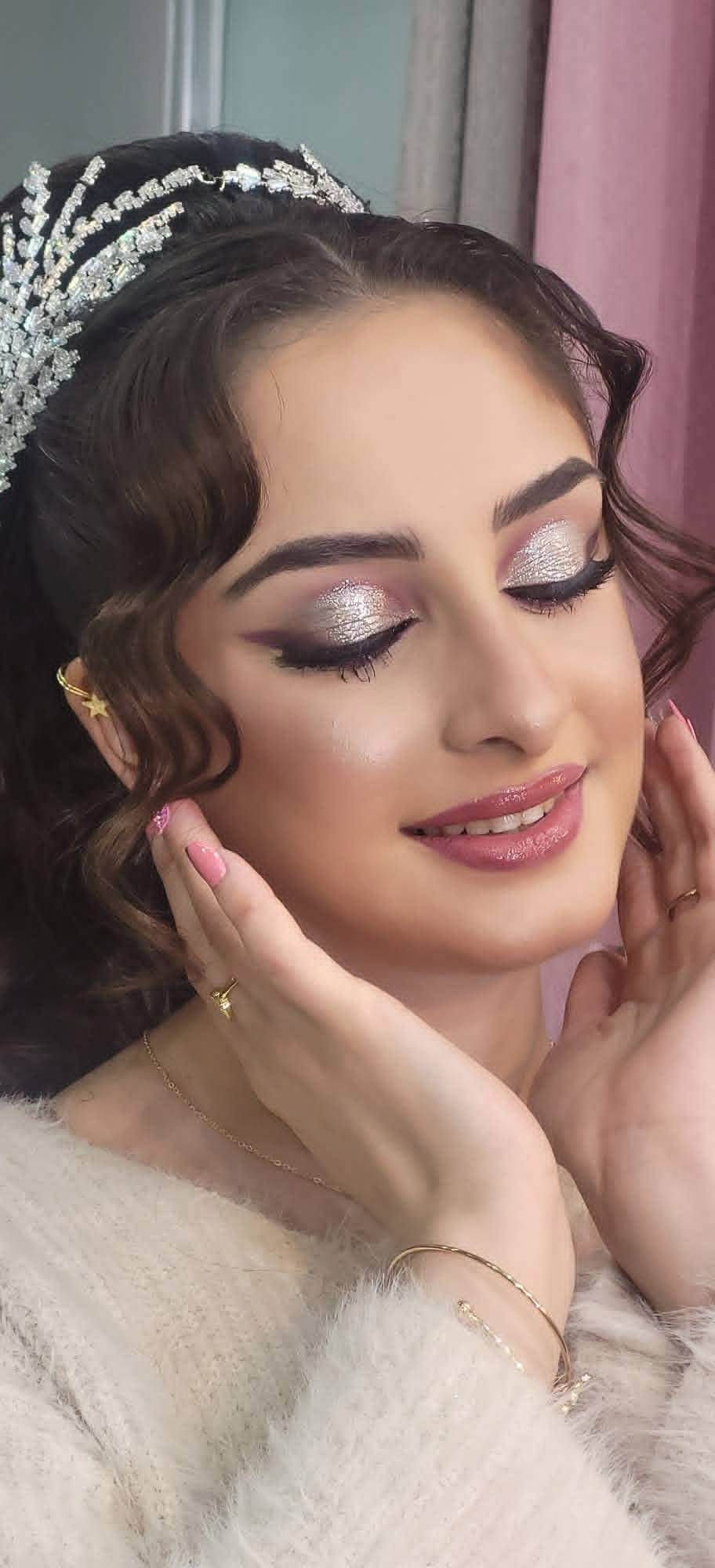 ️✨ عروستنا الحلوة… عرضج المميز وصل! ✨👰🏻‍♀️

💄 مكياج عروس + تسريحة عروس 💇🏻‍♀️
بس بـ 125 ألف دينار 😍🔥

وللمدعوات الحلوات:

💄 مكياج + تسريحة 💇🏻‍♀️
بس بـ 50 ألف دينار للشخص الواحد ✨

ويا خبيرة المكياج السورية مايا 🤍
راح تحصلين على إطلالة ناعمة ومرتبة، تناسب ملامحج وفستانج وتخليج تلمعين بليلة عمرج ✨

🎀 العرض لفترة محدودة والعدد محدود
لا تأجلين حجزج، لأن المواعيد تنحجز بسرعة! 🔥

📍 بغداد – الدورة – حي الصحة
💒 مجمع ميس للأعراس | استديو ميس

📩 للحجز والاستفسار راسلونا خاص هسه
وخلي إطلالتج بليلة عمرج تحچي عنج 🤍👰🏻‍♀
