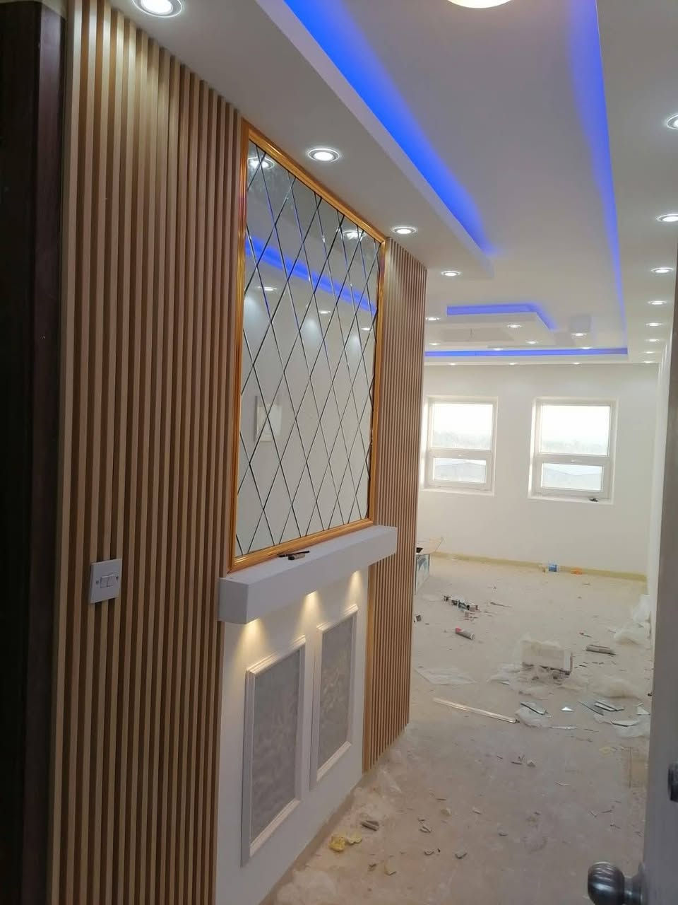 السلام عليكم عمل كافة الديكورات وصبغ خارجي وداخلي وصبغ الحديد وطلس بأسعار مناسبه بغداد فقط ***********واتساب
