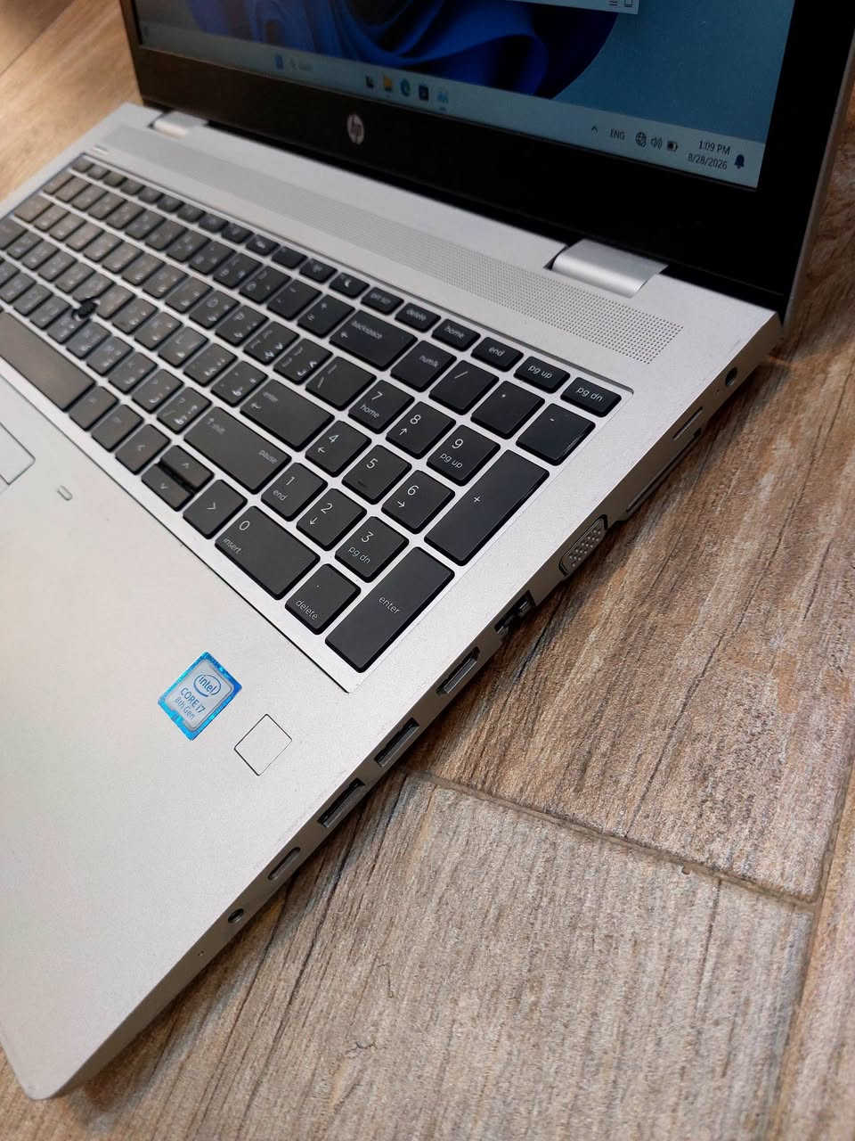 لابتوب HP موديل مميز مواصفات ممتازة شاشة  بحجم كبير 15.6" معالج اقتصادي Ci7 جيل الثامن 
السعر ٢٩٠الف_عراقي فقط شامل الحقيبة والتوصيل 

Hp probook 650 G5 Ci7 جيل ثامن 
Cpu Core i7-8665U 
RAM 8gb ddr4 قابل للتطوير 
Hard 256GB nvme قابل للتطوير 
15.6 screen 1920x1080 FHD 
DVD wr مشغل أقراص 💿 
GPU intel 4GB 
Back-light Ar-En ضوئي 
Charger dell 65w شاحن اصلي
للحجز والاستفسار التواصل مع الرقم ***********
العنوان بغداد شارع الصناعة مجمع الرياش مكتب 
المخزن الفرعي موصل حي الزهور
