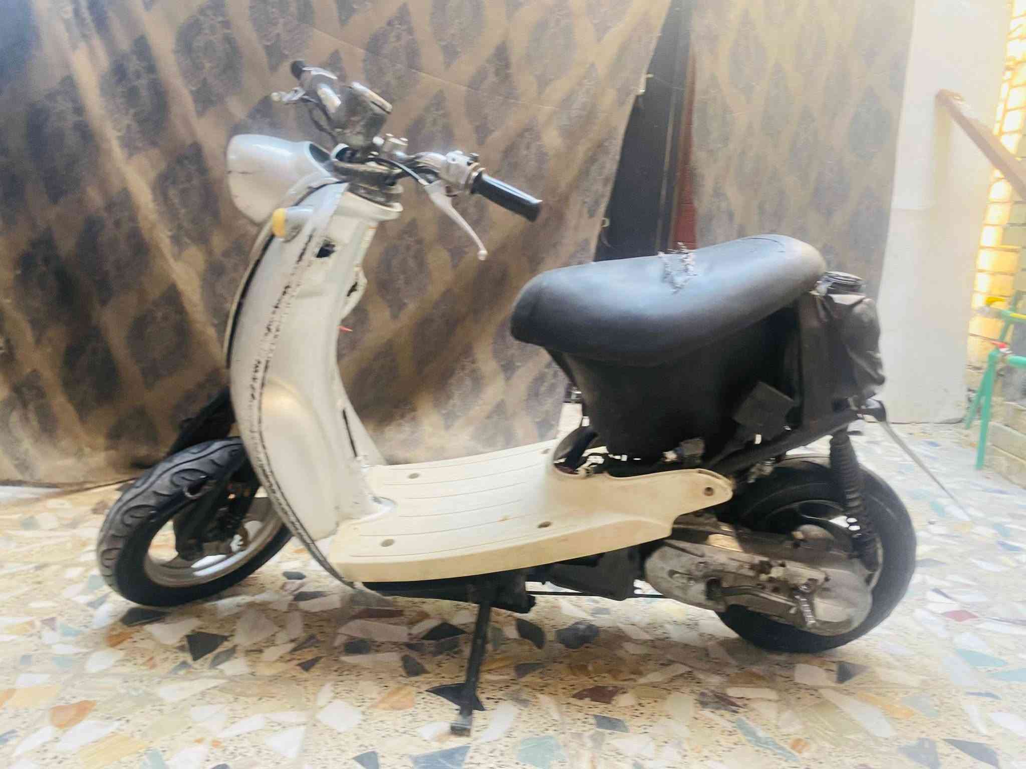 السلام عليكم للبيع دراجه كلاسك سرعه 60 يحتاجلهه كفر صفاح,  🚳👌
محرك مكفول شرط نص نكره هندر الدراجه خرسه شرط شلعه ومعدل يعني ك محرك فول يخبل
دبلات امامي خلفي شغال
ملاحضه يحتاجلهه ترتيب 🚳

مكاني بغداد مدينه الصدر  📍👇
سعر 150 وبيهه مجال قليل قليل 
رقمي ***********
