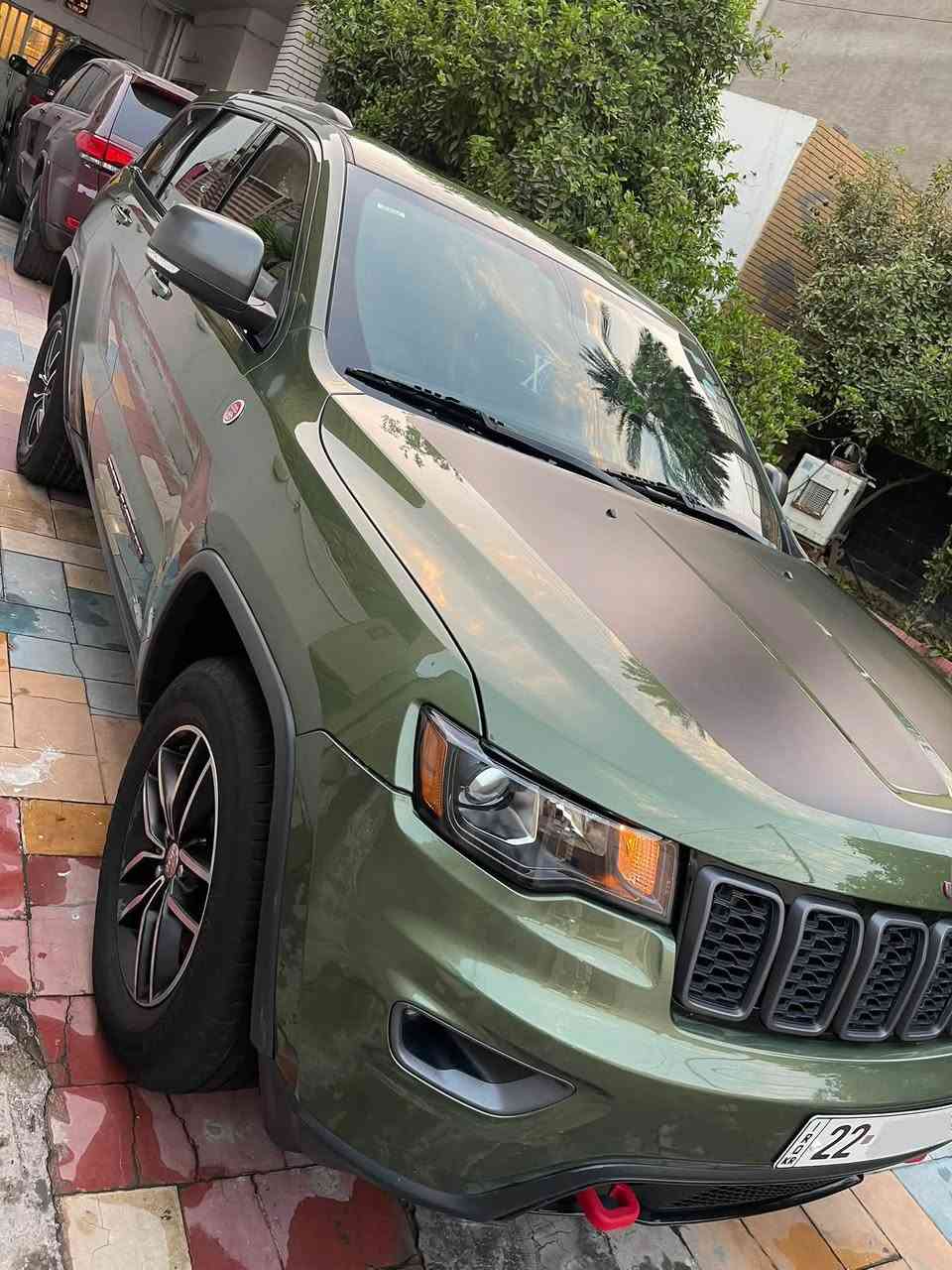 للبيع  | جيب موديل 2021 (وارد أمريكي) شبه كلين لون مميز ( زيتونه 💚 )
ترايل هوك فول الفول اعلى شي عدا الرادار الامامي فقط 
سيارة جاهزة من كلشي وما محتاجة أي مصاريف.
المواصفات:
 الفئة: فول مواصفات / بانوراما
 المحرك والكير: محرك وكير وحدادية بشرط 
 المقصورة: كشنات جلد (تدفئة وتبريد) + نظام خزن ذاكرة (موموري)
 المميزات: / جنطة كهربائية / إشارة ترحيب / قطعتين تبريد
الضرر والصبغ: السياره كفاله من الشخط والرصعه فقط بارد على كد اصبعين بقبق الجنطه 
 الضرر: جاملغ خفيف جداً 
 الصبغ: فقط جاملغ صبغ نص جهة السايق
الوراق والعنوان:
 السنوية والترقيم: باسمي، سنوية وأرقام جديدة ( رقم اربيل )
 المكان: بغداد
السعر والبيع:
 السعر: 255 ورقة ($25500) وبيه مجال للشراي الطيب
 البيع: بيع أو مراوس حسب القناعة
للتواصل والاستفسار:
 رقم الهاتف: ***********
