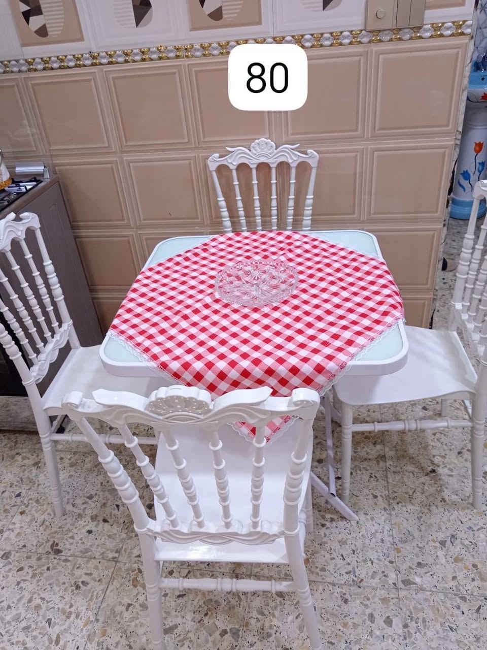 ميز طعام كلهم مال بيوت جادين طبعا يتصالون وتساب***********او0***********

نص مكتوب في الصور:
- ميز طعام 6 كراسي 200 الف موجود بايندا 1 175
- 80