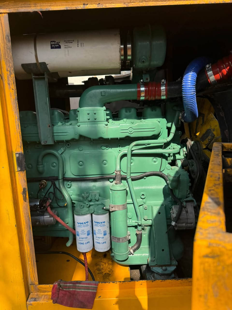 السلام عليكم للبيع مولد فولفو F12/123 
مولد اوربي برغي ممفتوح بيه 
توليد لوري سمر 400kv فرنسي 
المولد وضع شركه كاتم عزل صوت 90‎%‎100
***********
***********
العنوان بغداد
