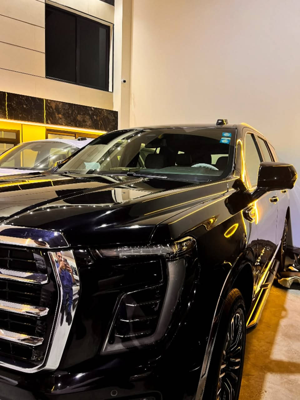 GMS YUKON ELEVAlON 2025 وكالة
ppfالمنصور بعدها بلضمان ومغلفه

*مكفولة كفالة عامة عدا ملاحضتين موضحه في الصور
الباقي مكفول وها السيارة ما بيها ولا قطعة دبل كود
 
مواصفاتها 
رادارت امامي و خلفي وجانبي 
5 كامرات 
شاشة كبيرة
بصمة
دخول ذكي وتشغيل ذكي
عدادات ديجيتل
داخل جلد ابيض 
كراسي كهرباء 
جنطة كهرباء
كير تعليك
مري شفط
ثلاجة وسطية
شاحن وايرلس
وبيها بعد هواي مواصفات
مكاني بغداد المعارض

بيع ومراوس وشراء

***********
