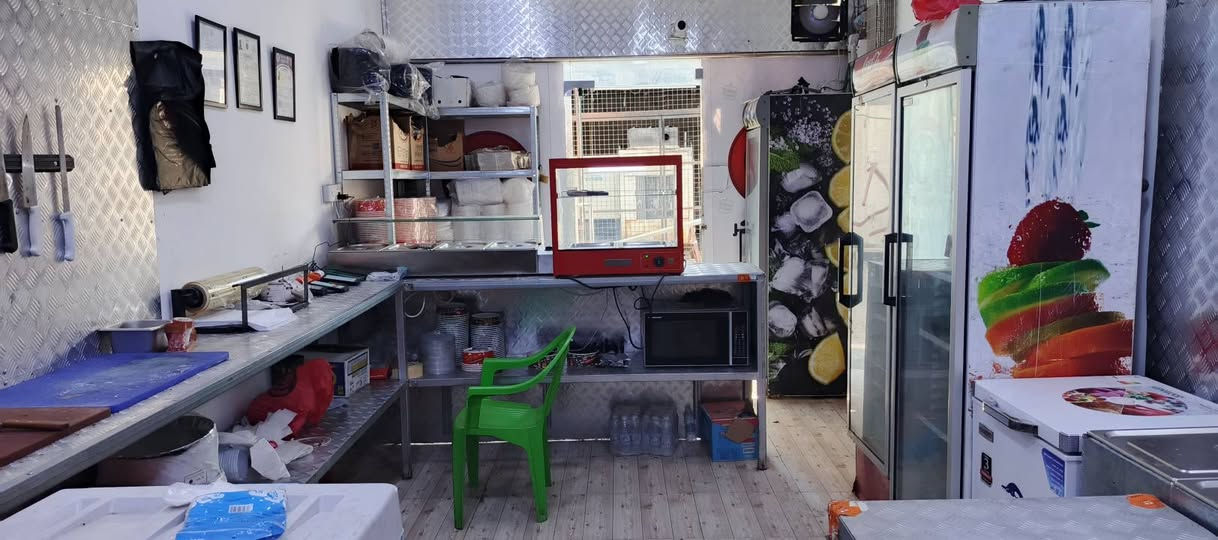 مطبخ وجبات سريعة البيع كامل محقات جاهز العمل المكان جزائر سبب لبيع عدم تفرغ ***********
