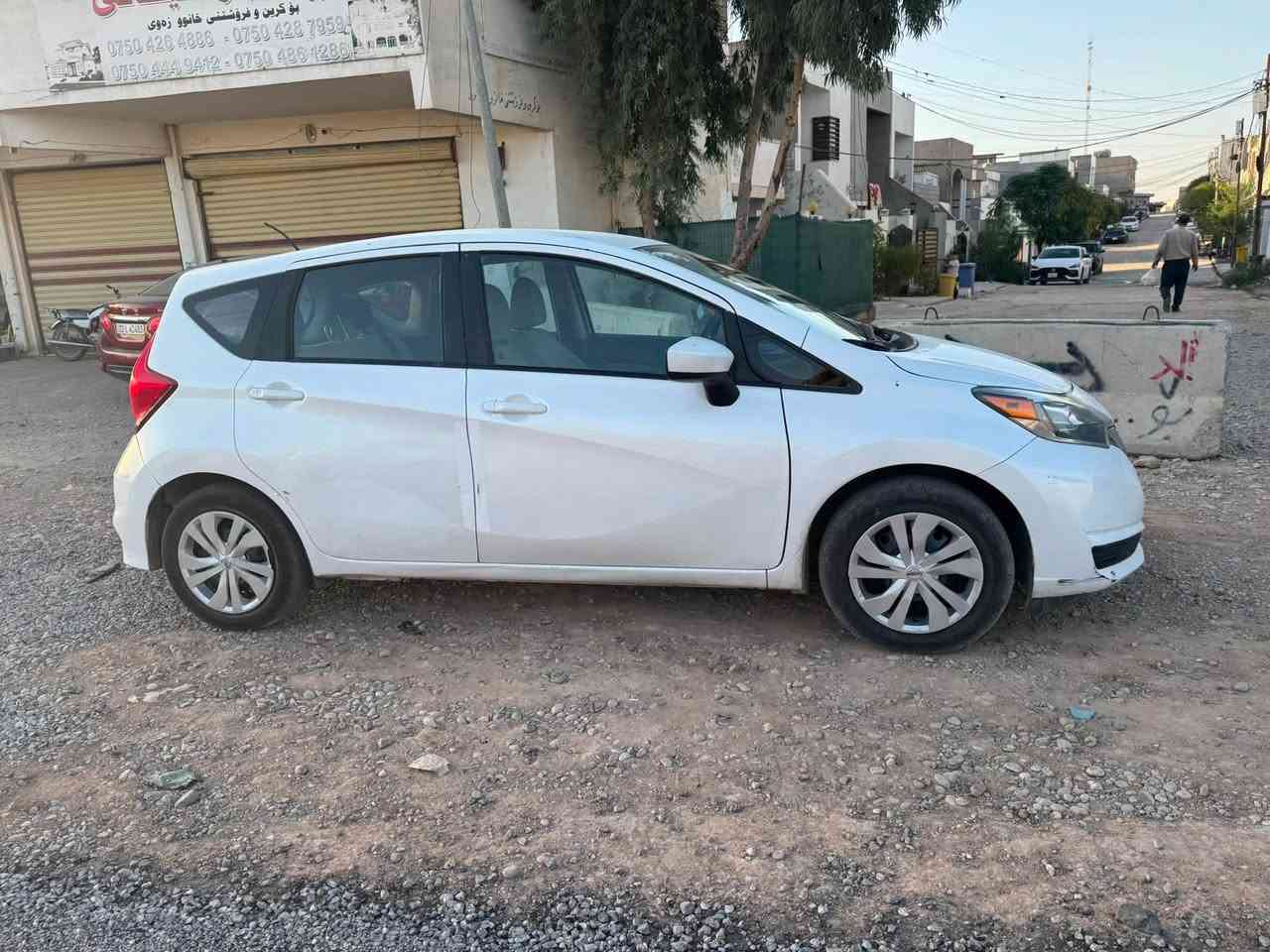 السلام عليكم اخوان عندي فيرسا نوت ٢٠١٧ للبيع
السيارة مال بيت مابيها اي عيب و ضررها مثل ما موجود بالسونار + الايرباك مال السوكان و الشمع  جهة السايق طاق السيارة بدون دواخل و هزة و سنوية جديدة و ماشية ٧٣ الف تقريبا و للاستفسار اكثر هذا الرقم عليه كل شي ***********
وسعر ٩٠ و بيها مجال بسيط
