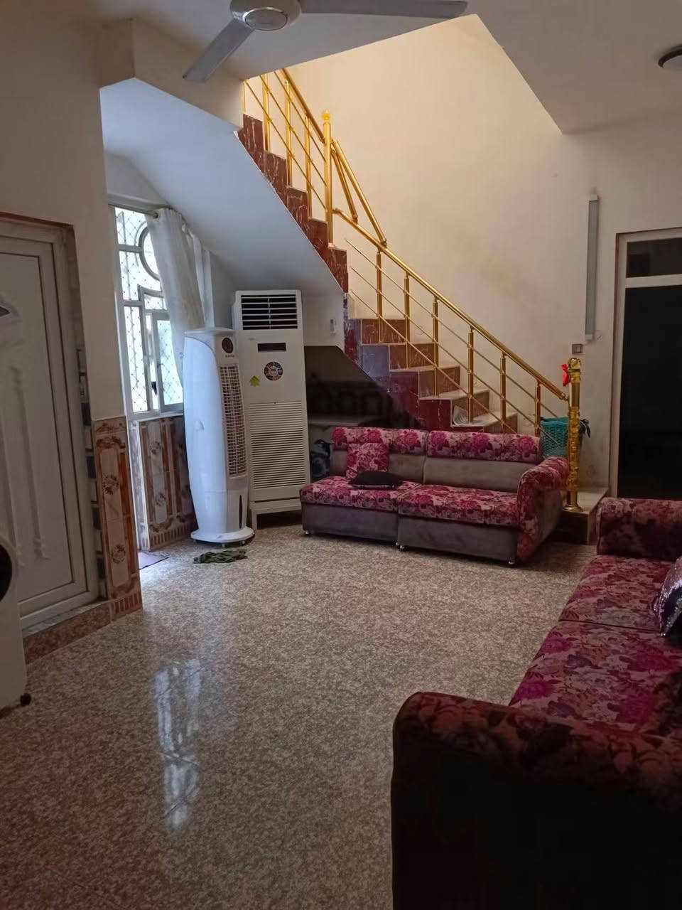 بيت للبيع ملك صرف مساحه 150 متر طابوك بناء حديث 3 غرف نوم سويت
مطبخ صاله صحيات مطابخ 2 مع سبالت مع كاونتر عنوان حس القاده بناء طابوك قاطين بيتونه السعر ب180 مليون بيه مجال للشراي استفسار خاص اتصال عل رقم *********** استاذ خالد للعقارات والاستثمار
