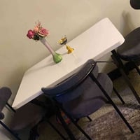 ميز طعام مع 3كراسي  جديد مابي اي ضرر قوي وثكيل  تواصل خاص او رقم 07773...