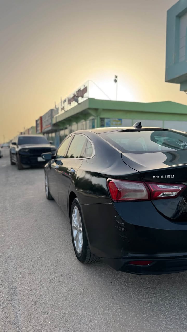 سلام عليكم  بيع مستعجل 

ماليبو 2019 LT موصفات الLT معروفه 

ثلاث قطع بيها جاملغين وباب بدون دواخل 

ماشيه 100 km

ب90 وبيها مجال

***********
