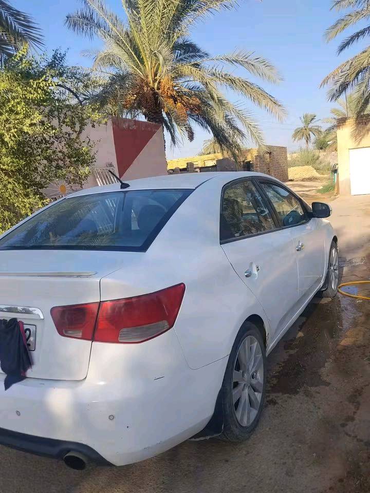 سيارة سيراتو خليجيه2011
 بـ أسمي محركها 1600، بيها شويه بالبنيد وجاملغ مبدل وباب بيها كلير السعر 85 وبيها مجال بسيط *********** للأستفسار اتصل