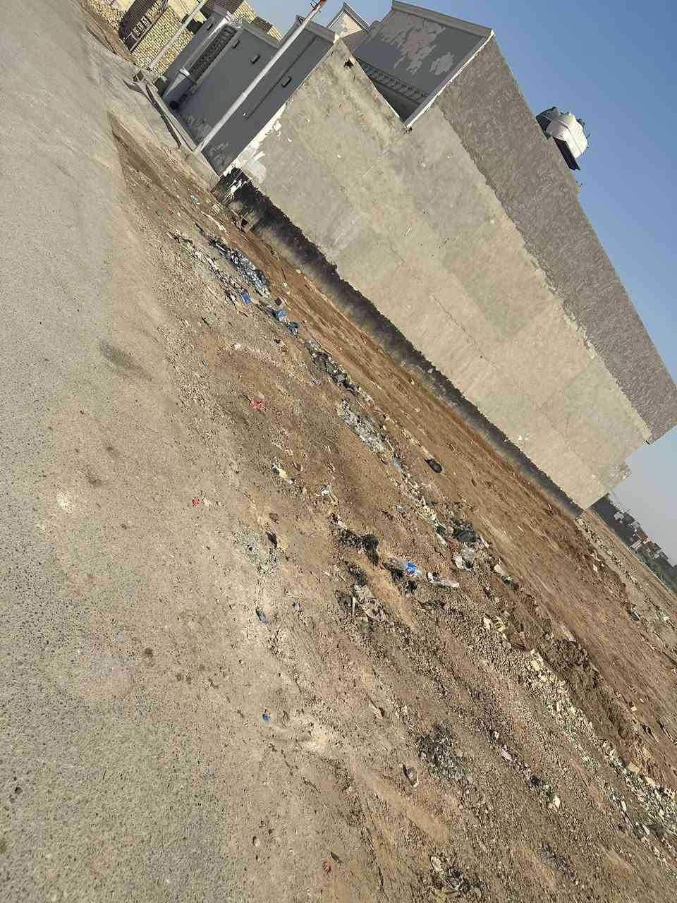 السلام عليكم قطعه ارض البيع اصواليه باسمنه طابو المساحه ١٠٠متر واجهه ٥ونزال ٢٠على شارع العام عرض شارع ١٣متر متوفر مي مجاري كهرباء بورد سحب إنترنيت تريدهه بناء بيت 🏠 تسليم 🔑تريد  بيع سعرههب١٢ونص وبيهه مجال قليل العنوان الحميدية مدينتي شارع سيد عوده مجاور ملعب علي مردونه /مكتب دالايه الكوثر العقار)***********
