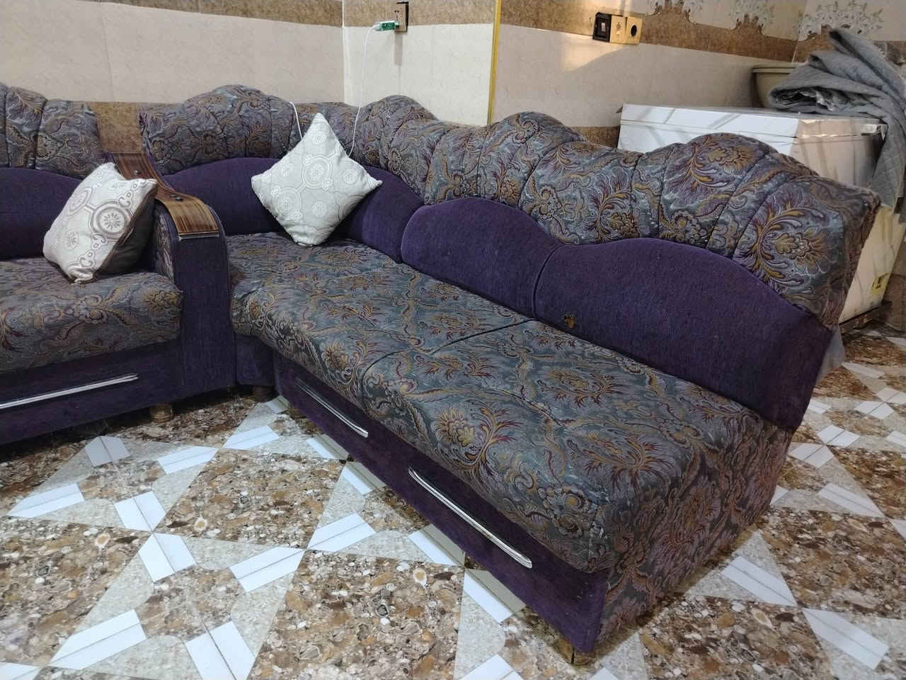 تخم قنبات خشب عراقي درجة اولى
7 مترات الطول
يجي معاه كوشات وغطا 
250 قفلو
***********
موصل ايسر
