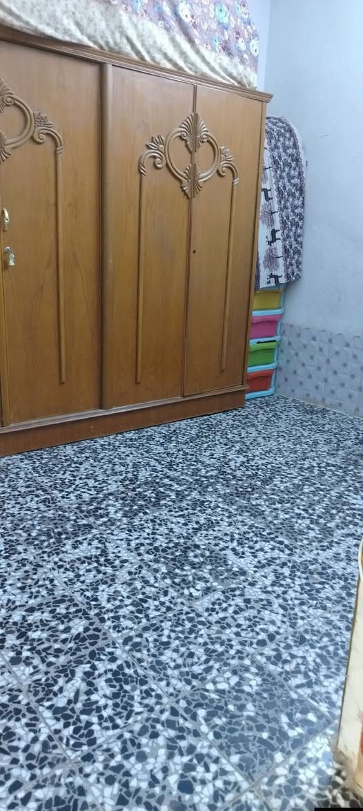 بيت 64 متر للبيع  طابو زراعي بناء طابوق وبلوك مطعم يتكون من غرفه وصاله واستقبال ومطبخ وصحيات سطح كامل بناء كامل العنوان خلف مجمع عماد سكر مباشرتا قريب ع شارع العام شارع الحرفين الاتصال ع هذة الرقم ***********
