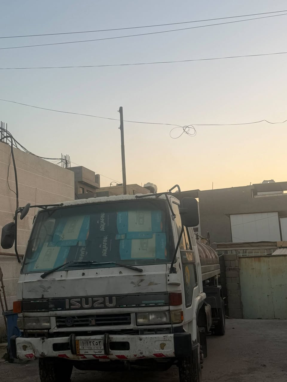 السلام عليكم للبيع سياره ازوزه حمولة ٩ ونص تخم تايرات جديد موديل ٢٠٠للاستفسارلرقم ***********
