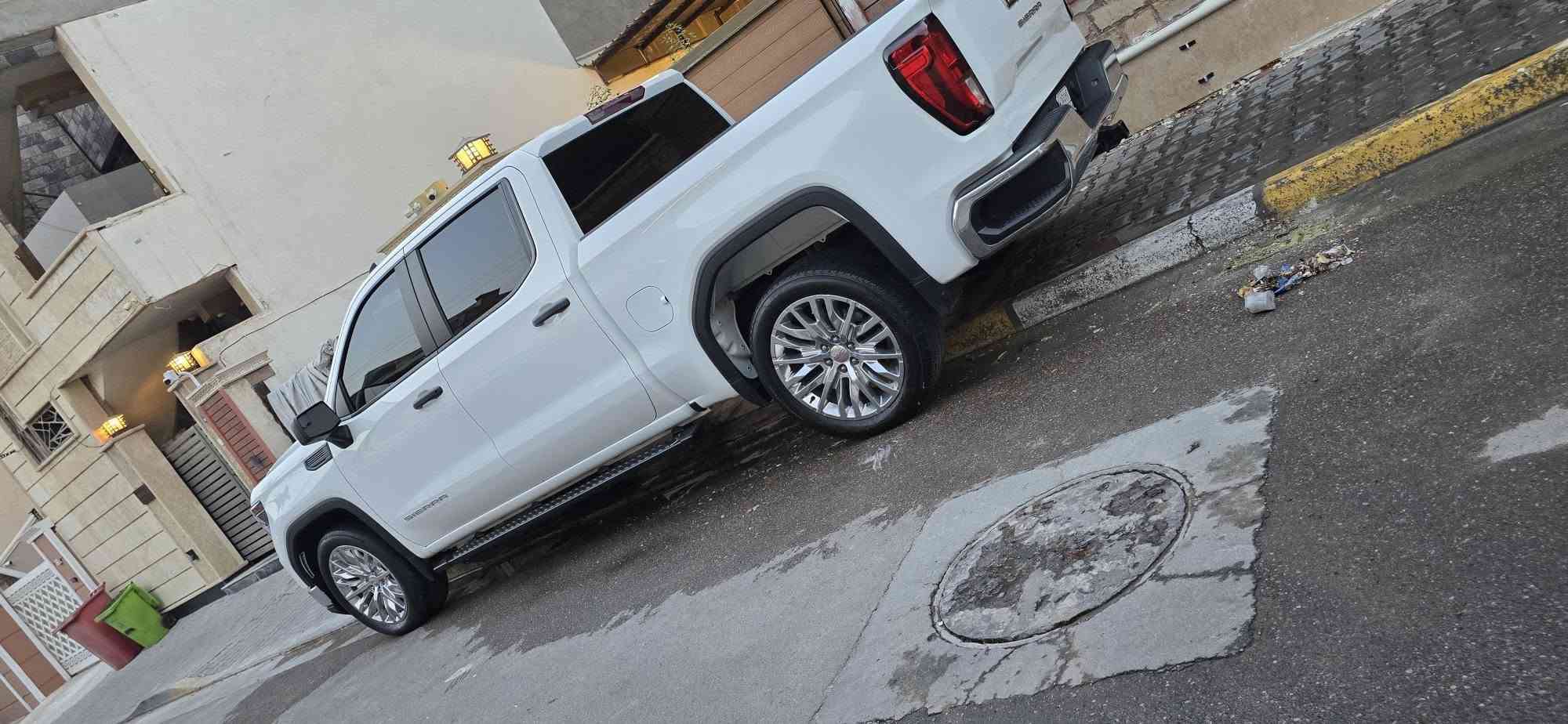 السلام عليكم 
جي ام سي سييرا 2024 
دخول جديد / بغداد / عداد المسافه 38,000 مايل مشي اميركا مستوردة بأسمي دخول على منفذ طريبيل صور الضرر موضحه بلمنشور بدون شواصي وراديترات جميعها سليمه وبدون ايرباك السيارة فقط تبديل جاملغ ايمن ومصبوغ وشبر صبغ بلبنيد ويل كب حجم ٢٢ السيارة مع الترقيم ب 290 $ رقم بغداد 
للاستفسار  ***********
