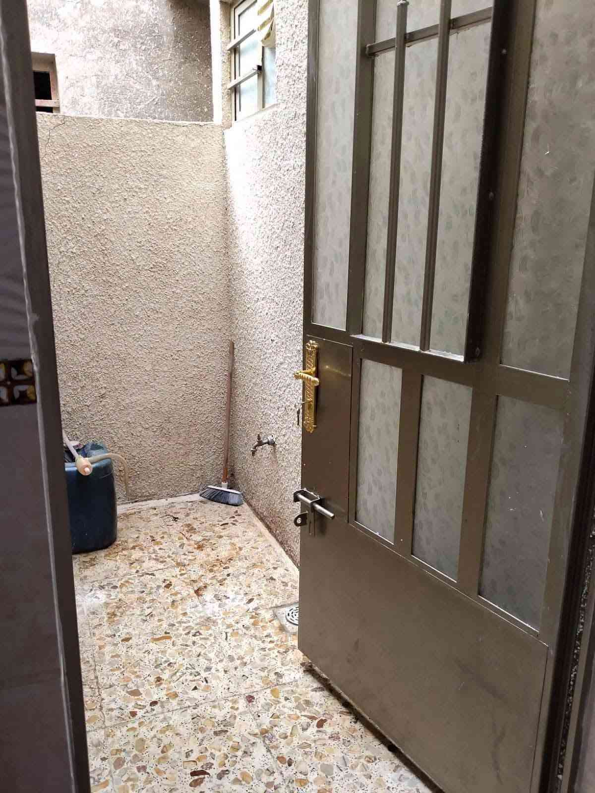 بيت مساحة ١٠٥ طابو ملك صرف سكني 
بغداد الراشدية منطقة الانتصار 
مقابيل مستشفى حماد شهاب 
قبل مرور الحسينيه 
قرب الملعب 
طابق ونص 
استقبال وصاله 
غرفتين نوم و خدمات 
منور وكراج و بيتونه وسطحين
معروض حصرا لدى مكتب الموسوي للعقار 
للإستفسار الاتصال على الرقم الموجود او زيارة المكتب 
ابو فاطمه الموسوي 
***********
