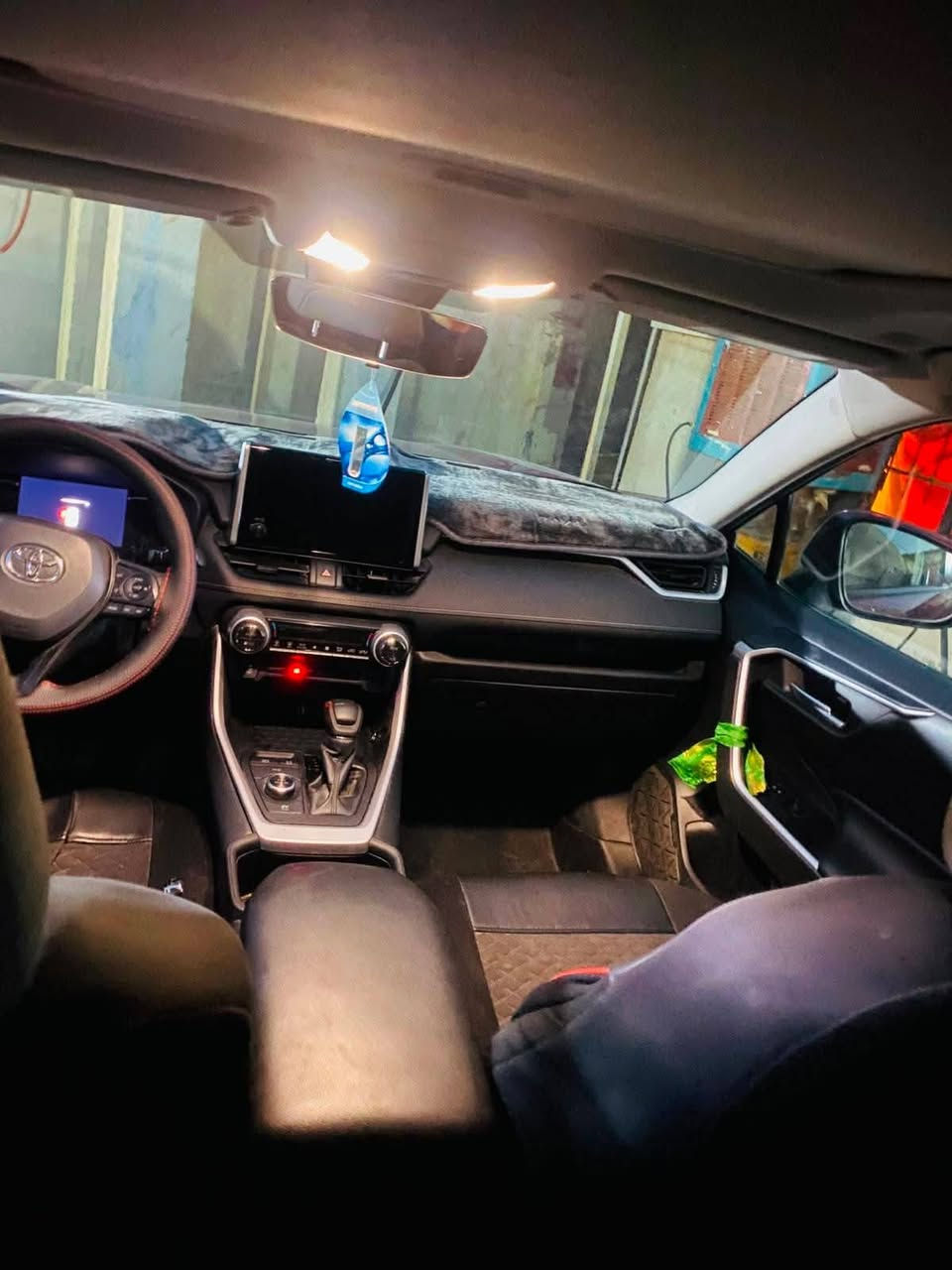🚘 للبيع تويوتا راف فور 🚘
وارد امريكي بس جاملغ مبدل باقي كفاله 
راف فور نظيفة جدًا، بحالة ممتازة، ما تحتاج أي صرف، جاهزة للفحص بأي مكان يختاره المشتري.
✅ الموديل: ٢٠٢٤
✅ اللون: 
✅ الممشى: ٥٢ الف كم
✅ المواصفات معروفه 
✅ السعر بعد الاتصال 
📍الموقع: بابل 
للاستفسار والمراسلة على الخاص أو الاتصال: ***********

