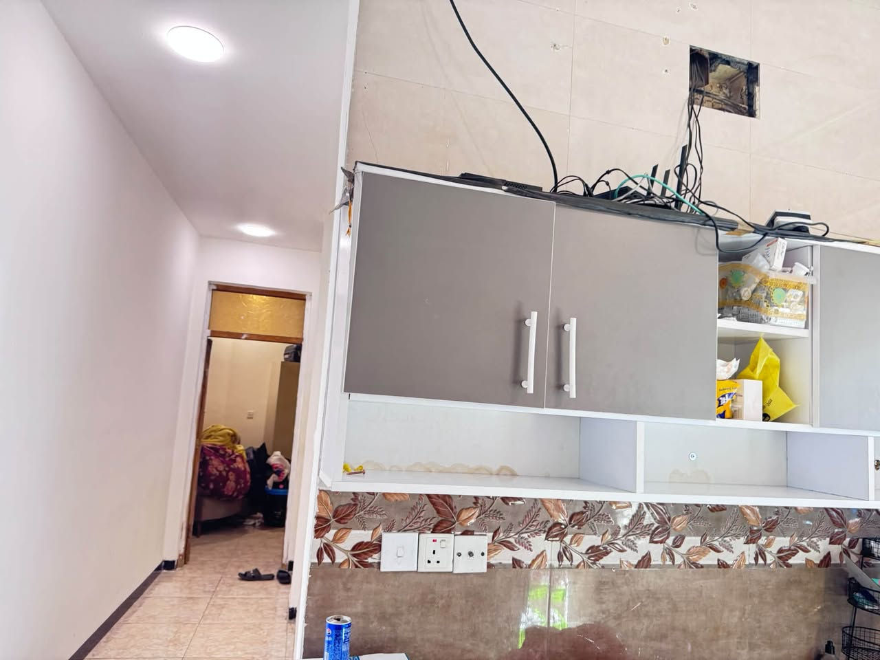 كاونتر خشب mdf نضافه80 ب.\. 3قطع مترين كاونتر +الملحق سنك متر ونص مرمر مرمر @إشارة للسفسار *********** اول كتصل خصم خاص
