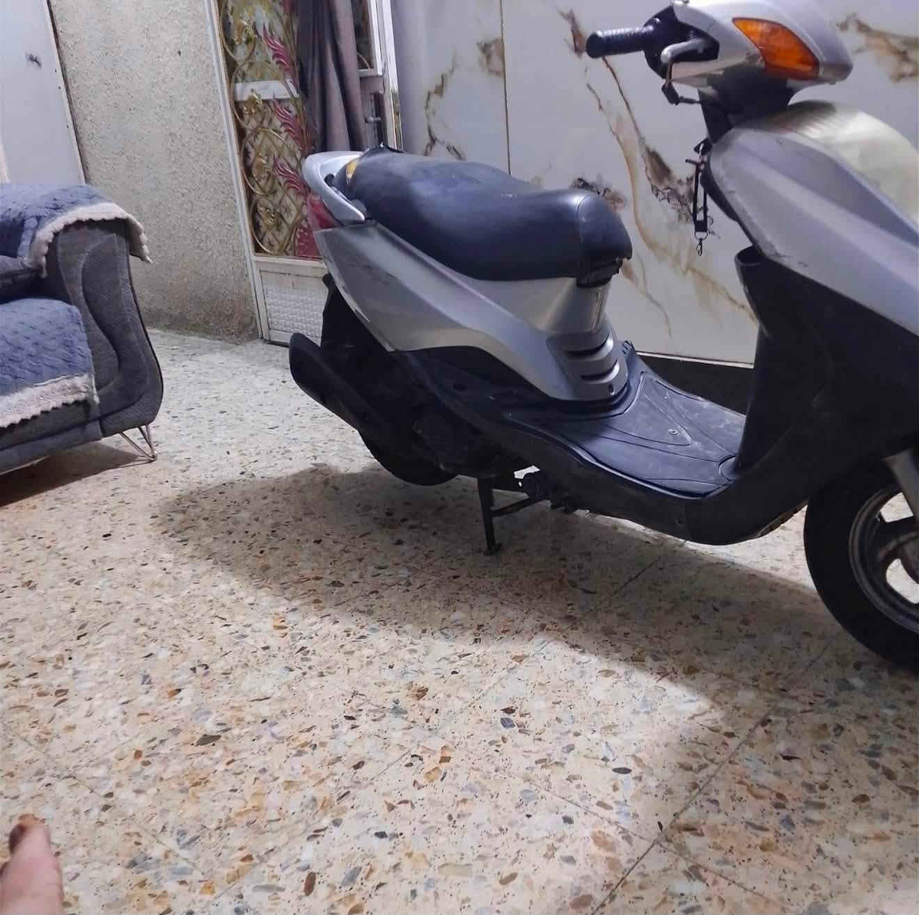 سلام عليكم متاح دراجه بريز ياباني شرط الكفالة عامه سلف وهندر المكينة ناعمه ممفتوحه شلعه ومعدل الكهربائية كلهه شغله قفل صندوك ففل ستيرن ارورق كامله سعر  650 المكان مدينة الصدر رقم الهاتف ***********
