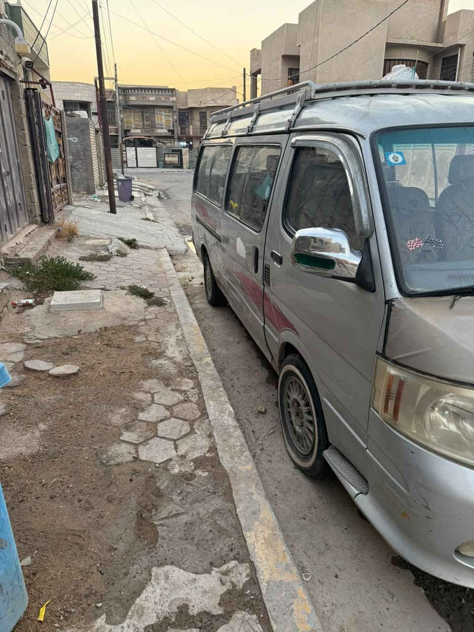 فتون موديل ٢٠١٠ رقم انكليزي مامطلوبة ولا عليها اي غرامات دوشمة جديد خير من الله كلشي اصولي بيها هاي صورها رايدها  ٦٥ بيها مجال    راعيها على الرقم  *********** لحد يراسلني مكلفه اني بلنشر

