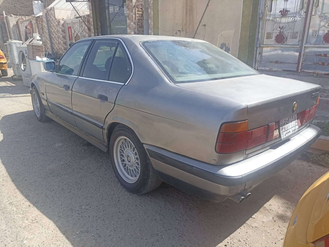 السلام عليكم bmw 525 موديل 1992 مكينه 6 مسكر بلاد سياره جاهزه عدك نقص بس تبريد وتخيره بل نمره خفيفه تخم تاير حداديه مكينه جديده كلش تحويل ثاني يوم مكاني بناصريه سعره 35 وبيها مجال شراي يتصل***********
