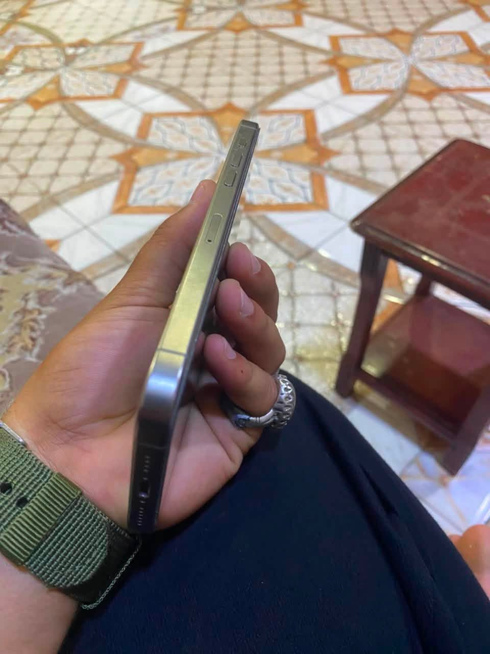 سلام عليكم جهاز نضيف بشكل لون تيتانيوم 15 برو ماكس بطاريه 100 الجهاز مشحون فقط 50 مرا جهاز شحنه حلو وما يصرف شحن ذاكره 512  مساحته كلش حلوه وجبيره زلغ ما بي جهاز ما بي اي مشكله ويا كارتونه وشاحنته بسعر مناسب سبب البيع محتاج وعندي ضرف تواصل وياي وتدلل مكاني البصره الزبير رقم الهاتف ***********
