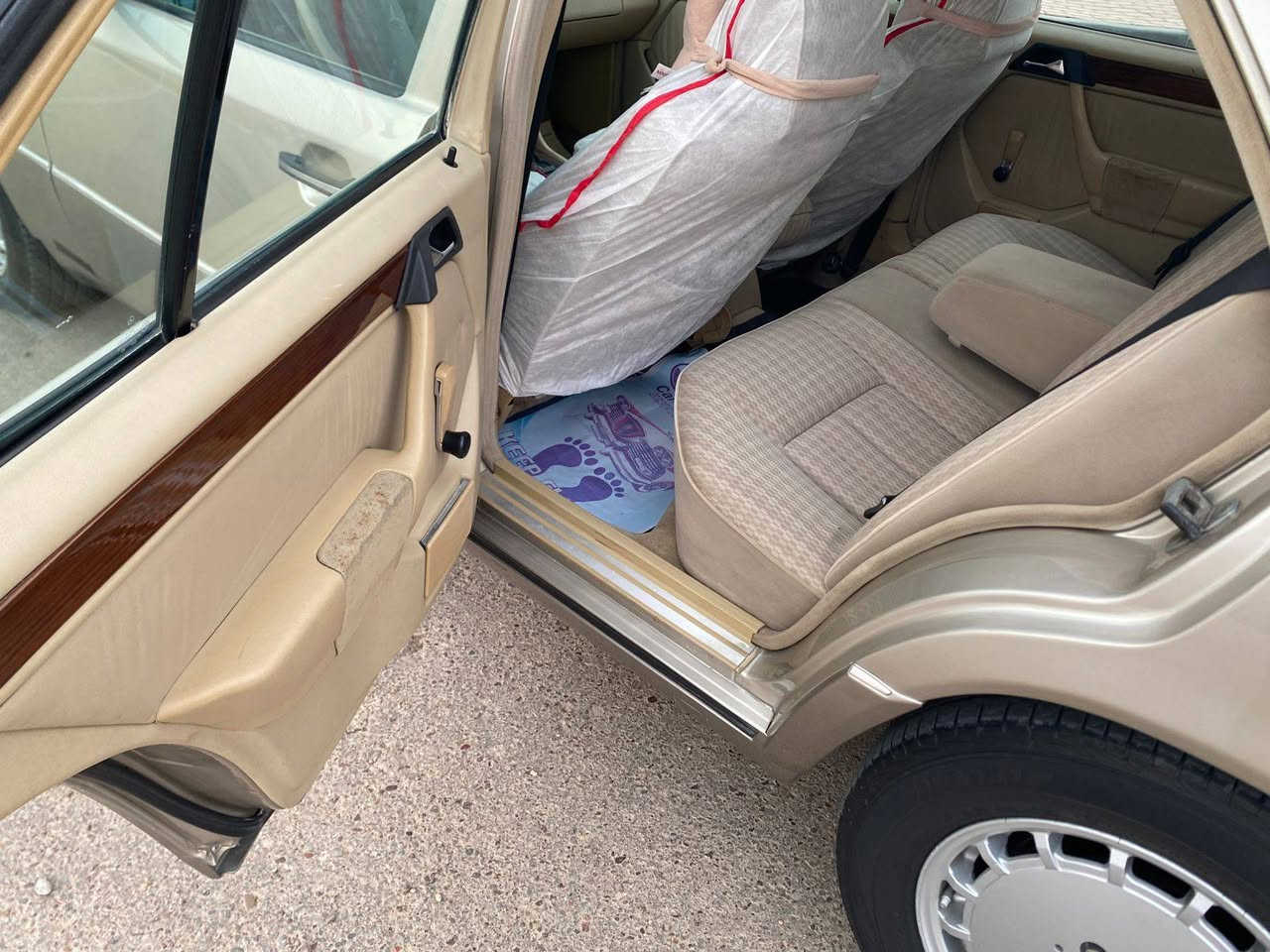 السلام عليكم مارسيدس دب ٩٢ رقم بغداد بسمي تبريد ثلج كير محرك جديد صدر جديد مصبوغه صبغ عام للجماليه السياره ما بيها خياس قواعد دبلات بلادي السياره حجم 260 عنكبوت محرك بلادي السعر 88 وبي مجال بسيط الرقم ***********
