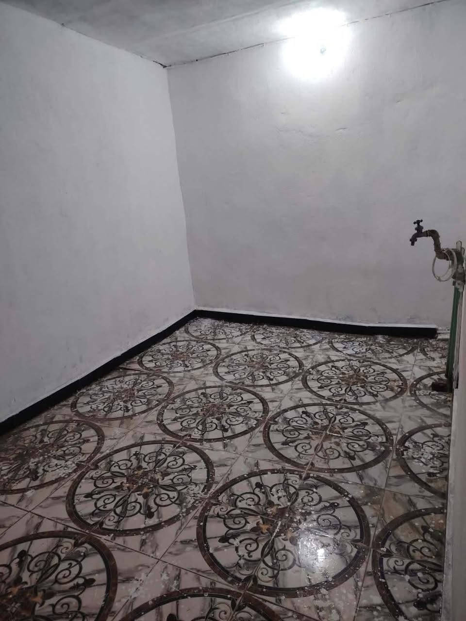بيت للايجار 100متر النجف حي العسكري مقابل شارع السبيس يحتوي على غرفة وصالة ومطبخ واستقبال سعر الايجار 200 ألف 
للاتصال او مراسلة واتساب الفهد للعقار *********** #من #طرف #رنا
