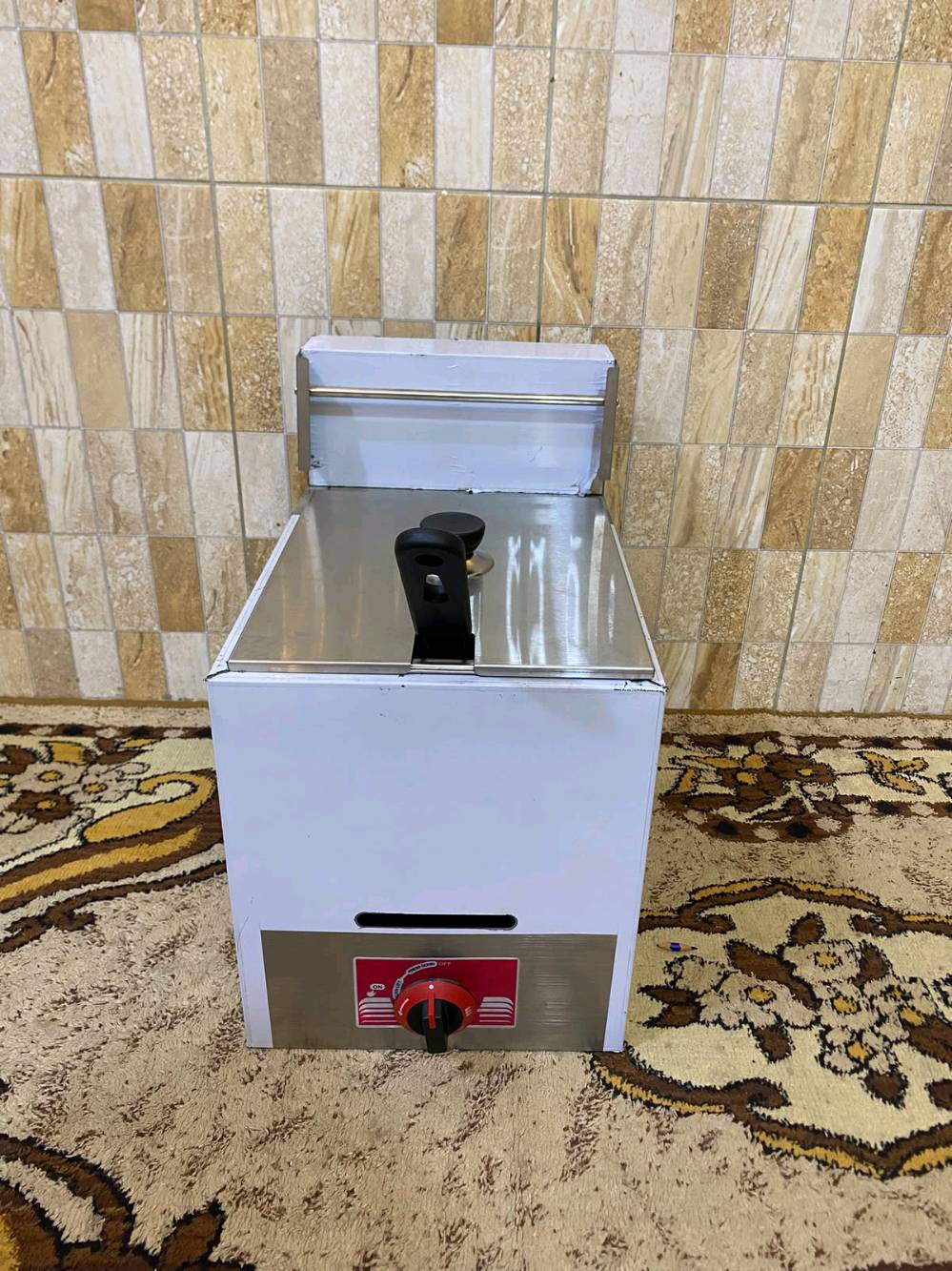 قلايه غاز فنكر والمقليات جديد غير مستخدم تفيد أهل المطاعم والمشاريع للتواصل ***********