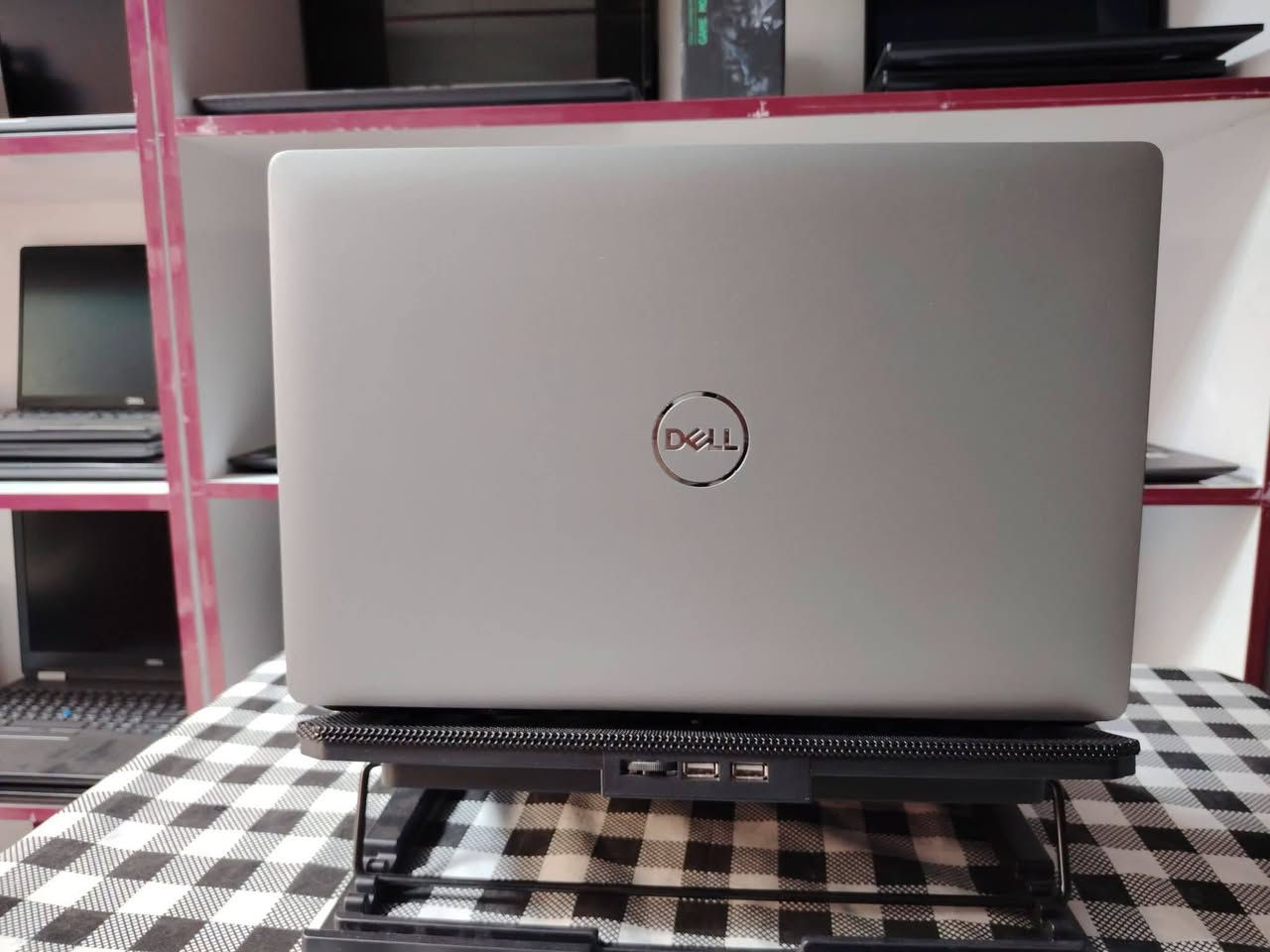 💻 Dell Precision 3551 — قوة فئة H مع كرت Quadro P620
⚜️ المواصفات:

⚜️ المعالج: Core i5-10400H — الجيل العاشر — فئة H
⚜️ الرام: 8 كيكا DDR4 — قابل للتطوير
⚜️ الهارد: 256 كيكا SSD M.2 — قابل للتطوير
⚜️ كرت الشاشة المنفصل: NVIDIA Quadro P620 — 4 كيكا
⚜️ كرت الشاشة الداخلي: Intel UHD Graphics — 4 كيكا (ذاكرة مشتركة)
⚜️ حجم الشاشة: 15.6″
⚜️ دقة الشاشة: FHD 1920×1080
⚜️ نظام التشغيل: Windows 11 Pro
⚜️ الكيبورد: عربي / إنكليزي ليزري — بدون إضاءة
⚜️ الشاحن: Dell دائري — 130 واط

🎁 الهدايا والملحقات:
• حقيبة لابتوب
• شاحن Dell أصلي
• ماوس
• ماوس باد
• تغليف احترافي (داخل كرتونة)

🛡️ الضمان والخدمات:
• فحص اللابتوب ومقارنة المواصفات والنظافة قبل الاستلام عند المندوب.
• ضمان أسبوع كامل بعد الاستلام.
• تنصيب البرامج الأساسية وOffice حسب الطلب.

📌 موقّعنا: بغداد الأمين الثانيه
السعر 525 الف 
واتساب ***********

