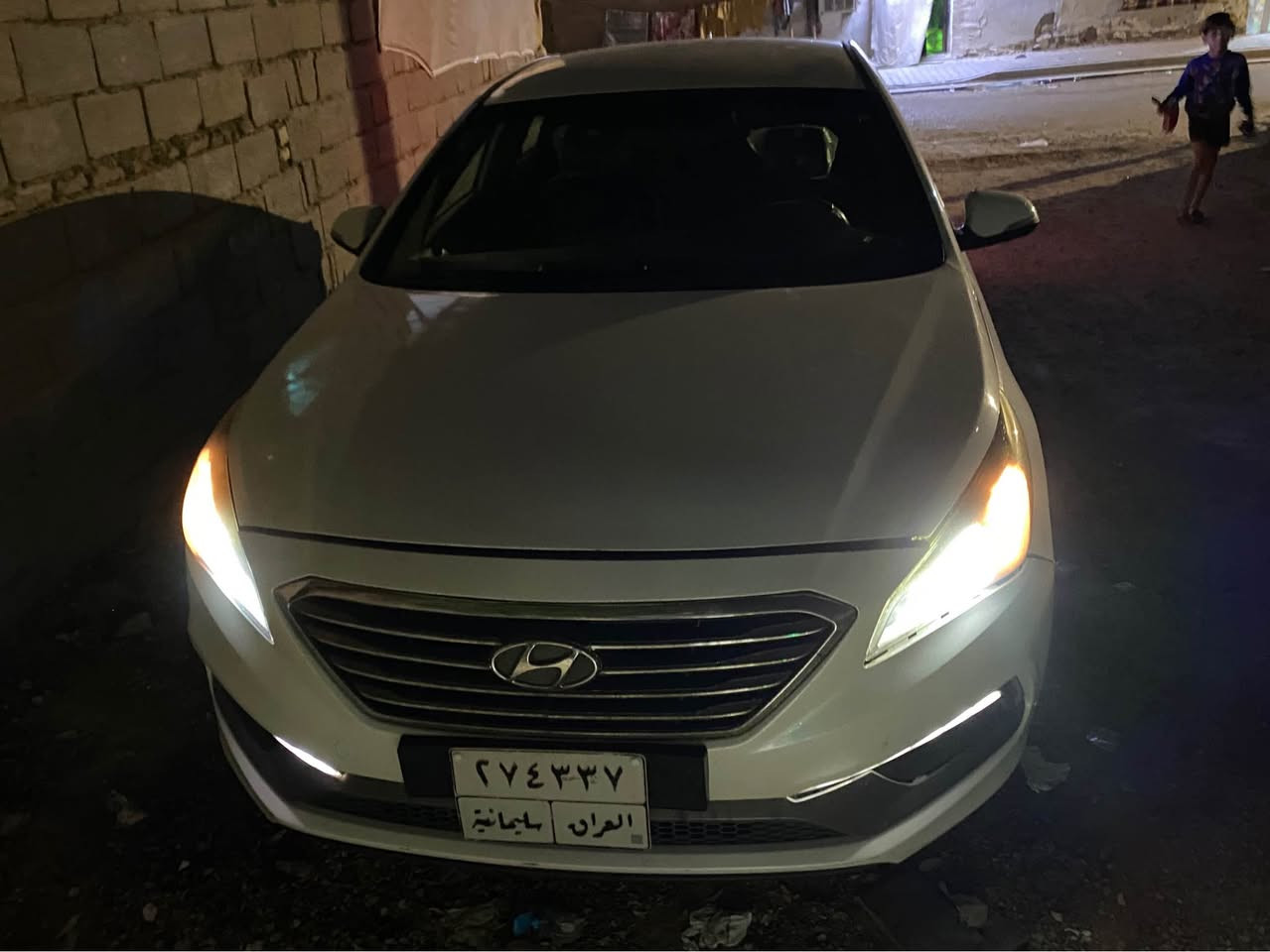 سوناتا سبورت 2017 - وارد أمريكي 
السعر: 107 
المكان: البصرة 📍
🛠️ 
 الحادث: جاملغ وبنيد 
 ا: مَكينة، گير، حدادة، وتبريد بحالة ممتازة وجاهزة.
 التايرات: تخم تاير جديد.
🌟 المواصفات (فئة Sport):
 🏎️ ستيرن رياضِي (حرف D) مع شفتات تعشيق بالستيرن.
 🛋️ كشنات جلد + كشن السائق كهربائي.
 🖥️ شاشة كبيرة تدعم خاصية Apple CarPlay & Android Auto.
 💡 منظومة زنون بلادية عالية الإضاءة.
رقمي *********** البصرة, العراق
