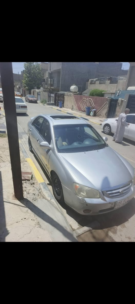 سياره سبكترا كوري رقم وسنويه طبق الاصل شغل درجه اولها سياره نقصها بس دبلات الاماميه السياره والبور ستيرن سياره الكشر مابي اي ضربه ولا شخط يراداها ترتيب الصدر ترجع جديده مكانها بغداد سعر 25 وبيها  مجال مكانها بغداد ***********
