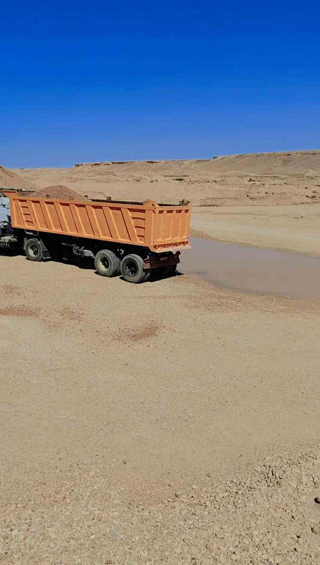 راس وعربانه • تاير • شاحنة