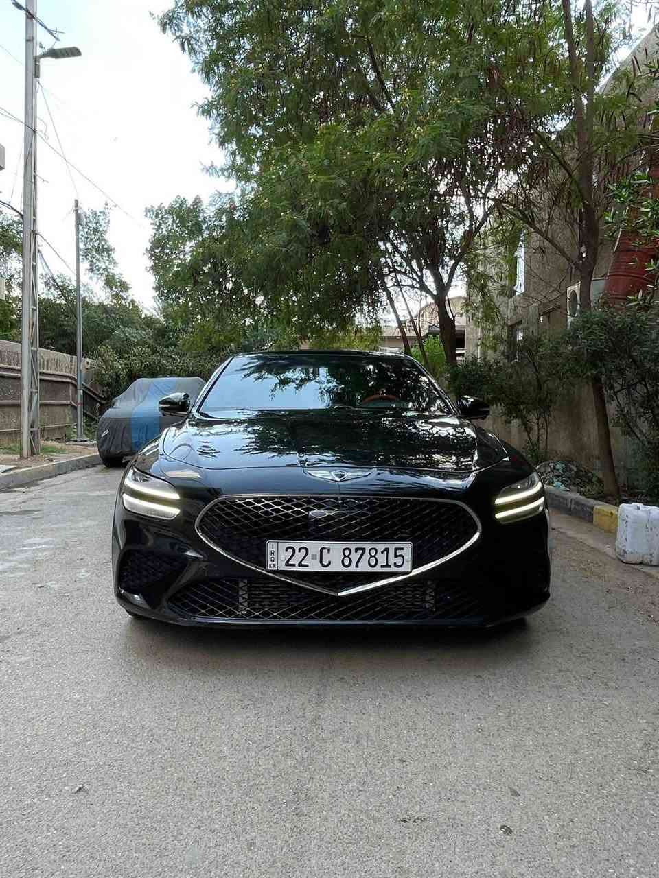السلام عليكم 
‏بيع مستعجل أرخص جنسيز بالسوق

للبيع  او مراوسGenesis G70 سبورت برستيج 
— محرك 3.3T  
حادث جاملغ وبنيد صور الحادث و السونار خاص 
رقم اربيل تحويل او  وكالة 
🔹 الموديل: 2022 
🔹 الفئة: Sport Prestige (أعلى فئة)
🔹 المحرك: 3.3L V6 Twin Turbo
🔹 القوة: حوالي 370 حصان 🔥
🔹 الگير: أوتوماتيك 8 سرعات
🔹 نظام الدفع: (خلفي المرغوب 2wd)
🔹 الممشى: 52,000 ميل 
🔥 المواصفات الكاملة:
⚙️ الأداء:
وضعيات قيادة متعددة (Sport / Comfort / Eco/sport+)
شفتات ستيرن (Paddle Shifters)
نظام تعليق رياضي مريح وثابت
نظام اكزوز رياضي صوت متغير عند تبديل وضعيات القياده
🛋️ الداخلية والفخامة:
مقاعد جلد مميزه بالون الاحمر +متغيرة عند تبديل وضعيات القياده
تبريد وتدفئة للمقاعد الأمامية
ذاكرة مقاعد + تحكم كهربائي كامل المقاعد الامامية
ستيرن كهرباء+خزن وضعية +تدفئه ستيرن +نظام الاهتزاز عند التحذير
داخل كاربون وجلد فخم جدا مع احزمة حمراء رياضية مميزه
سقف وتكم كنتارة بالكامل 
إضاءة داخلية (Ambient Lighting)
📺 التكنولوجيا:
شاشة معلومات وترفيه كبيرة
نظام صوت فاخر (Lexicon) 🔊
Apple CarPlay + Android Auto
شحن لاسلكي للموبايل
دشبول شاشة + كامرة عند الانعطاف
🚗 الأمان والمساعدة:
رادار أمامي+قيادة الية + مثبت سرعة ذكي
نظام الحفاظ على المسار
تحذير النقطة العمياء
فرملة طوارئ أوتوماتيكية
كاميرات 360 درجة
حساسات أمامية وخلفية 
🌟 إضافات:
فتحة سقف بانوراما 
تشغيل بصمة + دخول ذكي
تشغيل عن بعد 
مرايا كهربائية قابلة للطي
جنوط رياضية قياس كبير
السيارة جاهزه بدون اي نقص او مسج

السعر 195 وبيها مجال بسيط جدا 

للاستفسار:- مكان السياره بغداد الصليخ *********** بغداد, العراق
