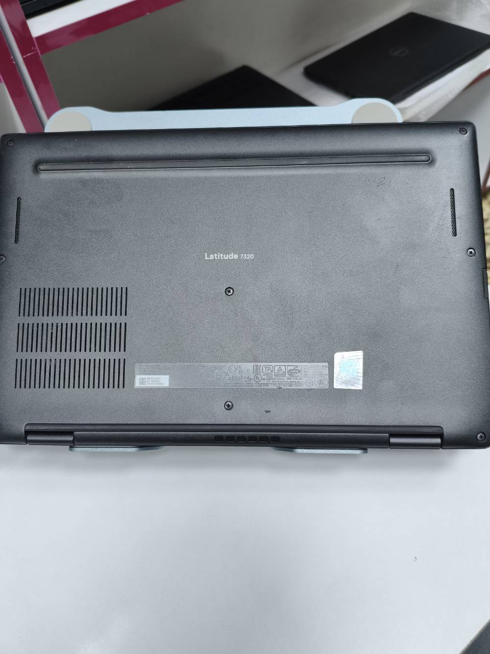 Dell Latitude 7320 • i5 الجيل 11 • 16GB/256GB SSD