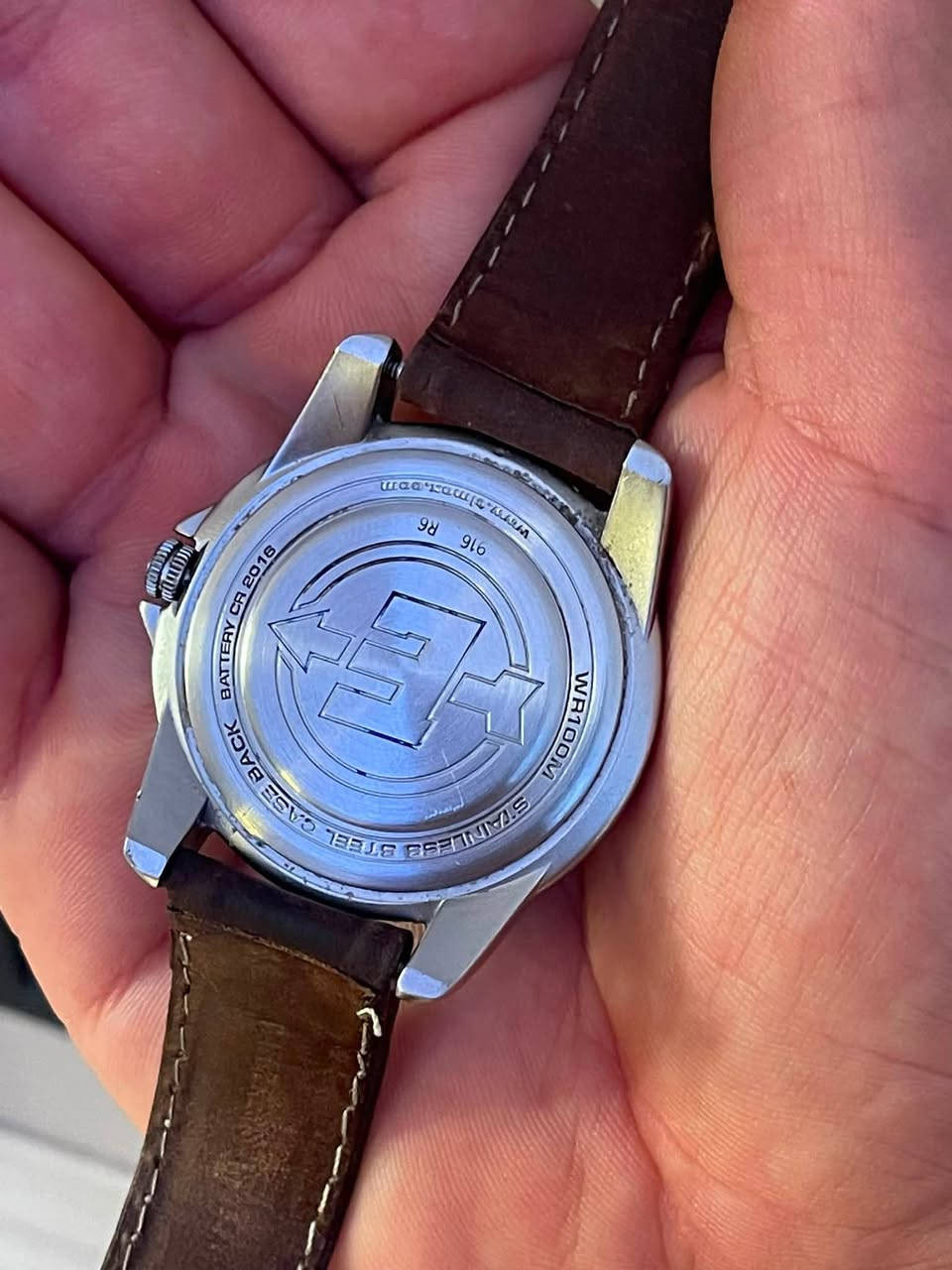 سلام عليكم ساعة ماركة TIMEX
EXPEDITION 

ساعة كله بلادية سير بلادي مينة لد 

منذف تاريخ  يومي و سبوعي 

طوق دوار 

عنواني بغداد الدورة يوجد توصيل بغداد ولكل العراق ***********

